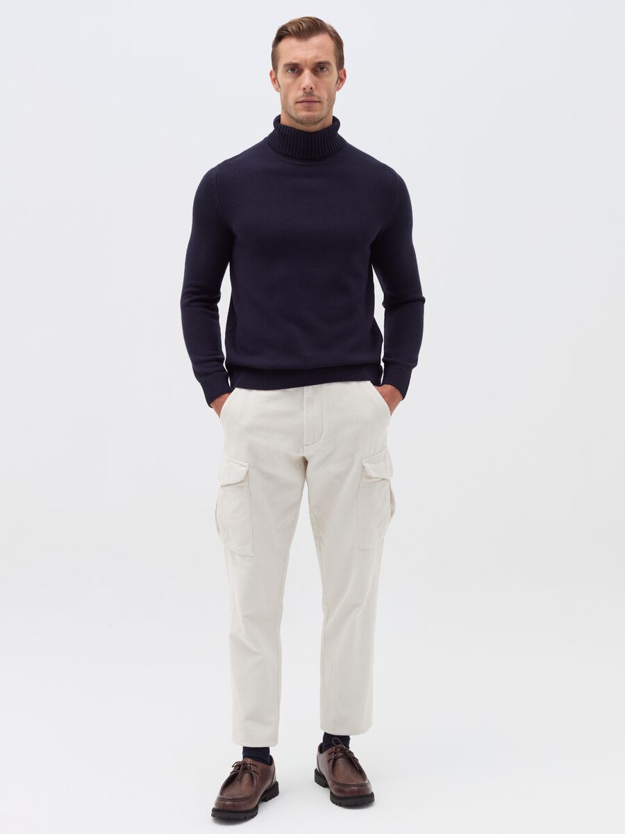 Cargo trousers in corduroy_1