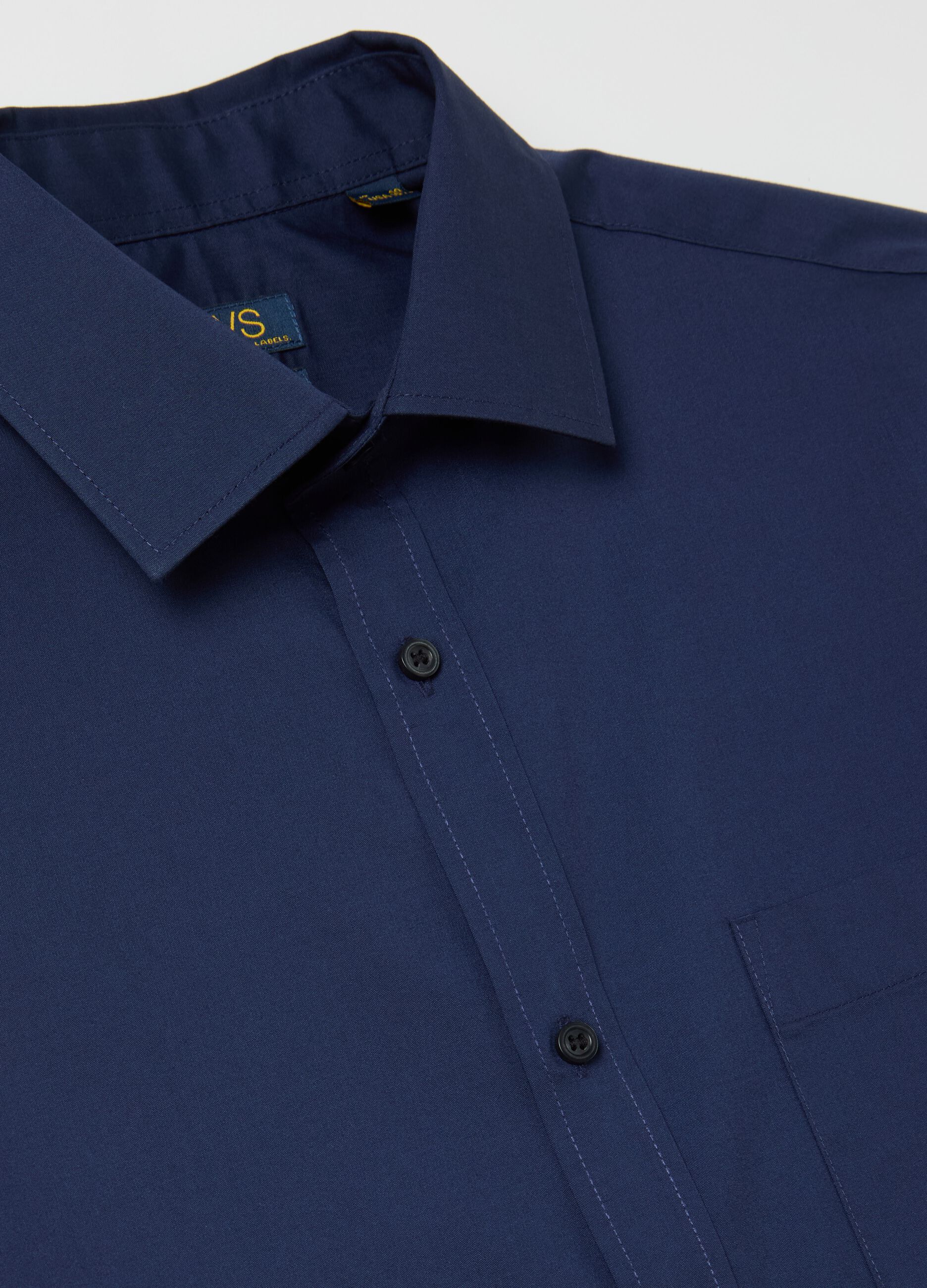 Regular-fit easy-iron shirt with short sleeves