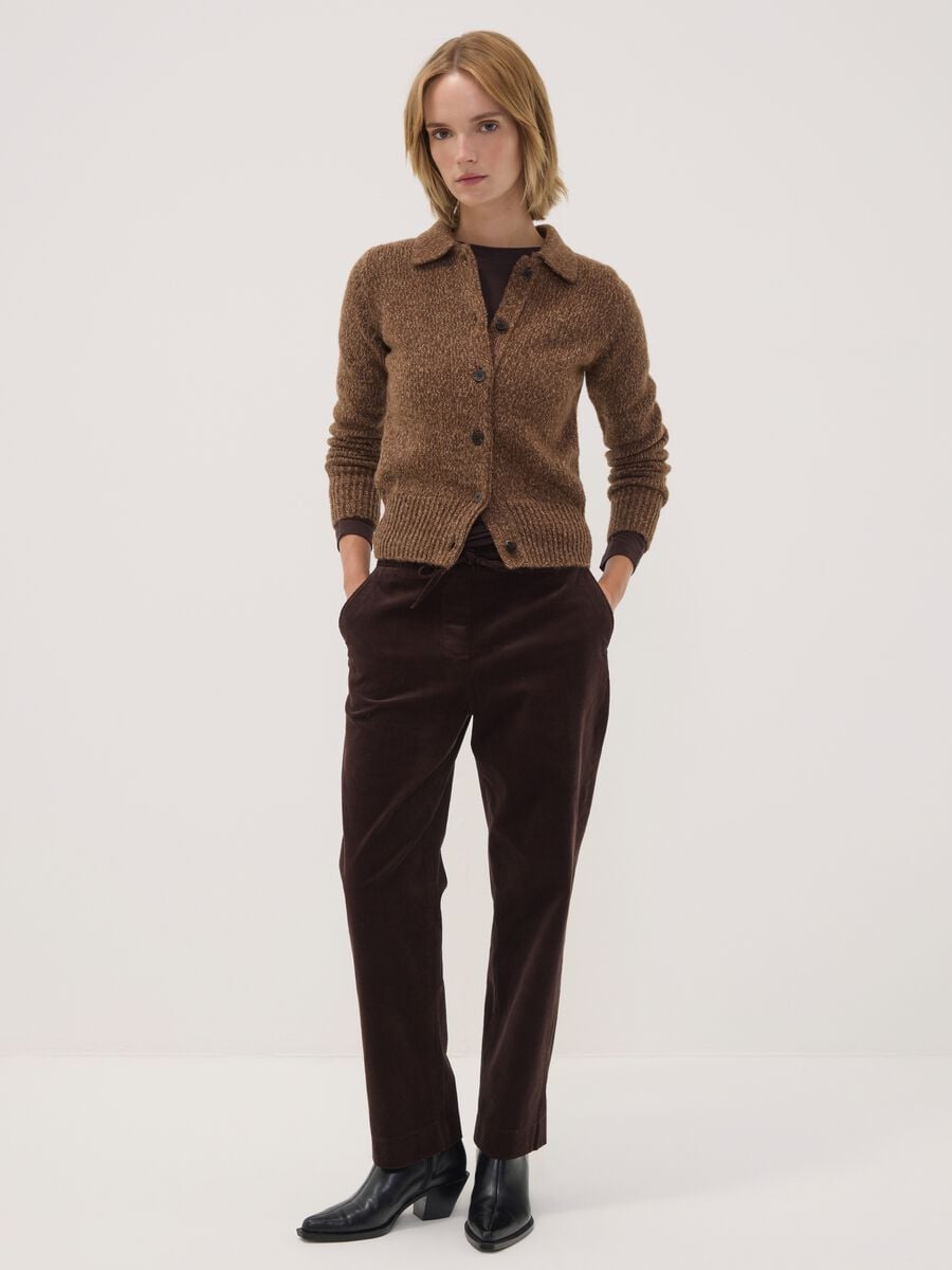 Pantaloni marroni in cotone elasticizzato a coste con vita elasticizzata_0
