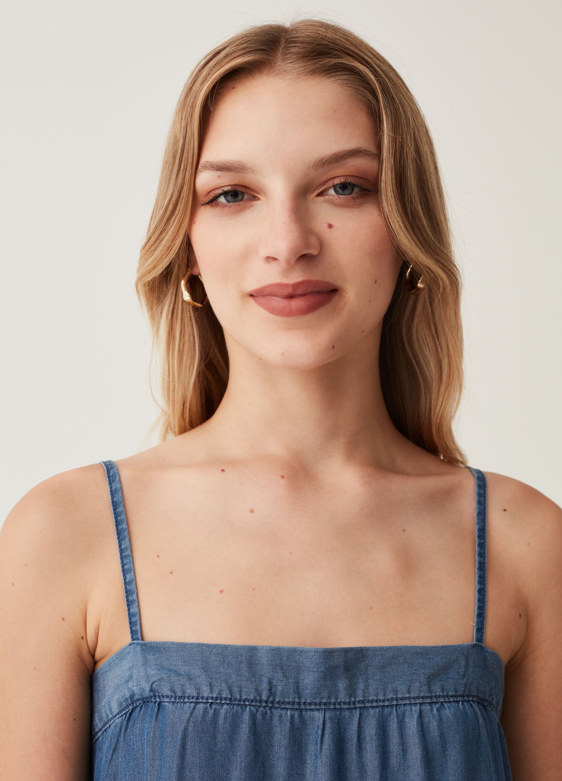 Abito lungo a balze effetto denim_1