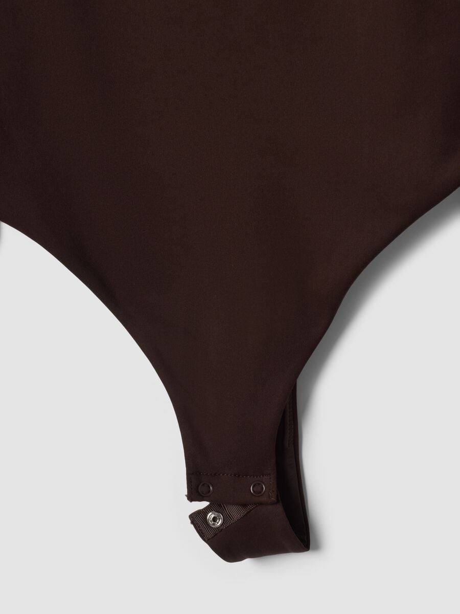 Body marrone in tessuto elasticizzato con scollo madonna_5