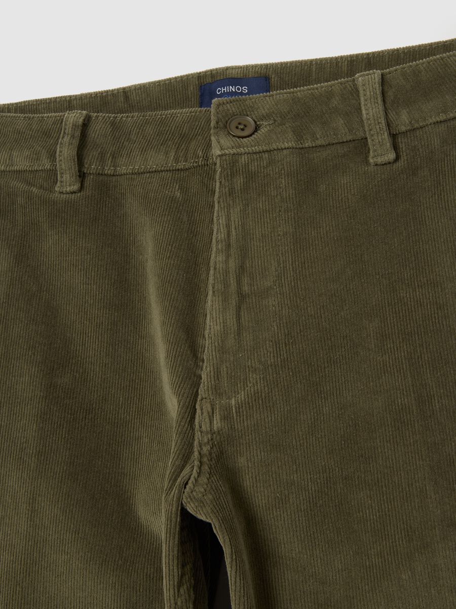 Pantaloni verdi in cotone elasticizzato a coste strette regular fit_1
