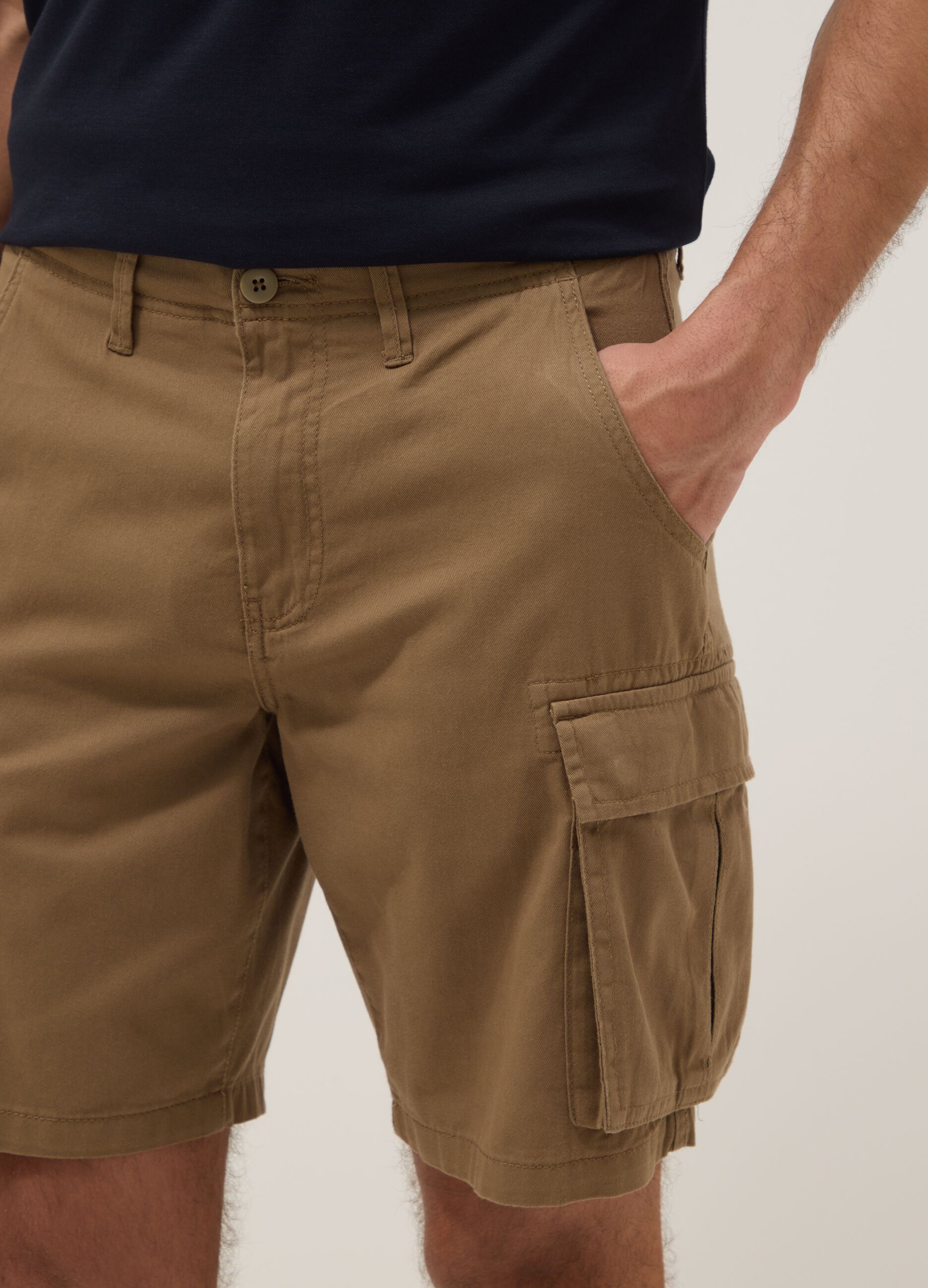 Beige pure cotton cargo Bermuda shorts, regular fit