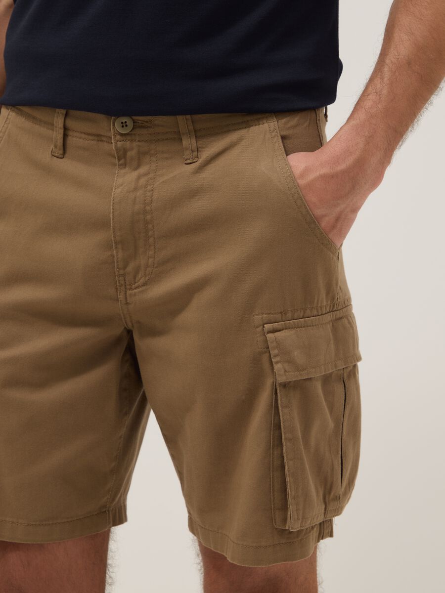 Beige pure cotton cargo Bermuda shorts, regular fit_3