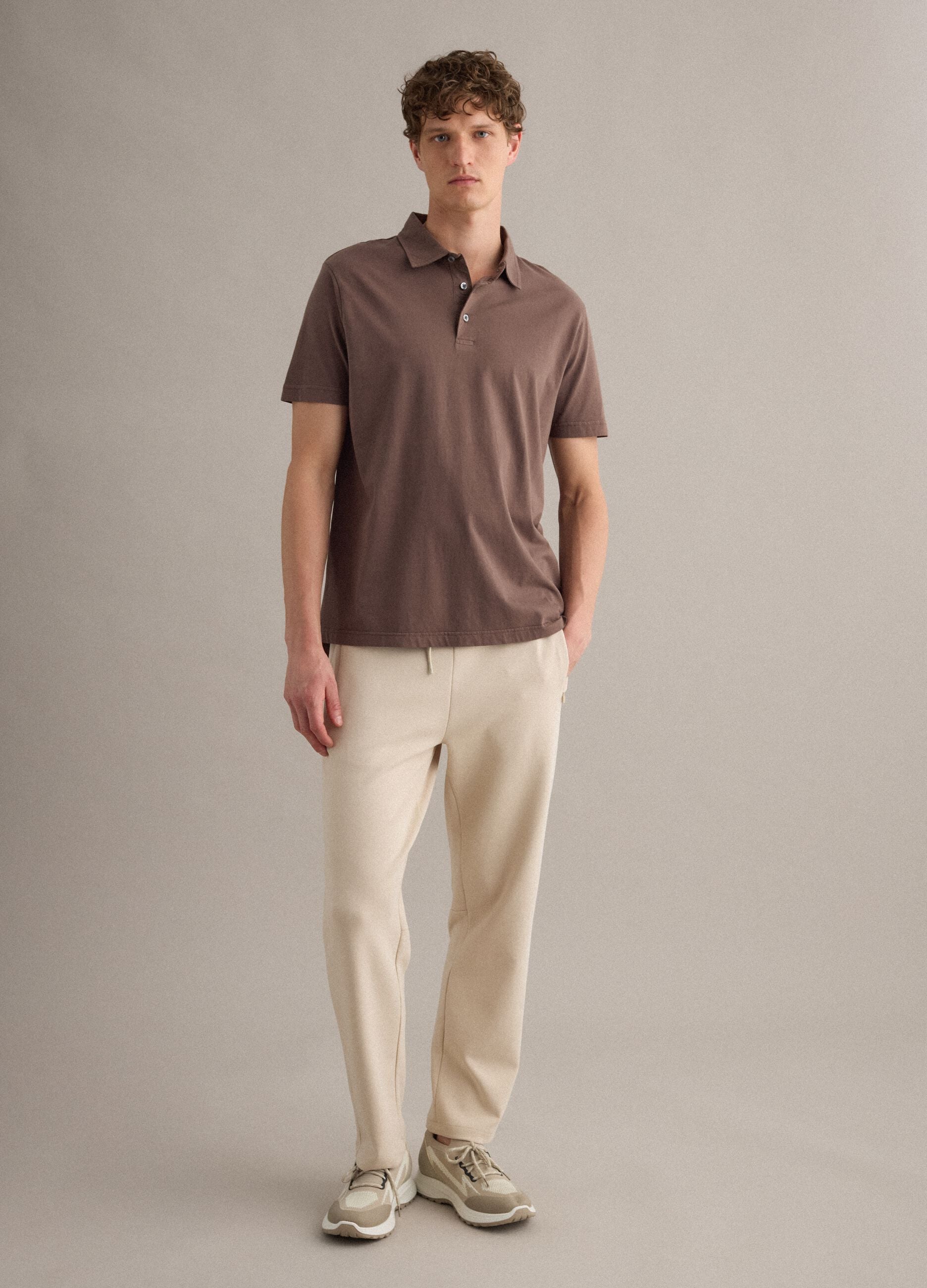 Polo marrone a maniche corte in puro cotone regular fit