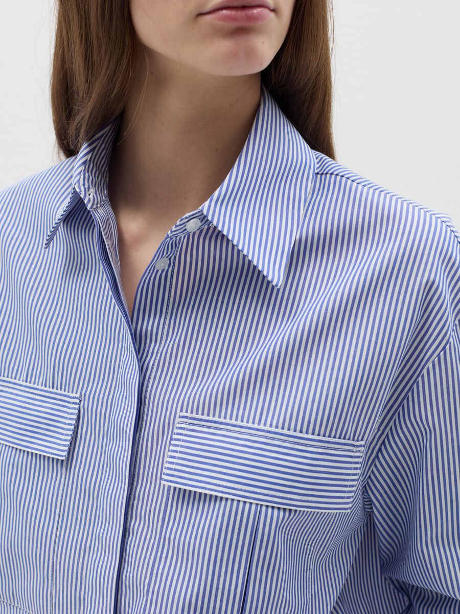 Boxy-fit shirt with thin stripes_2
