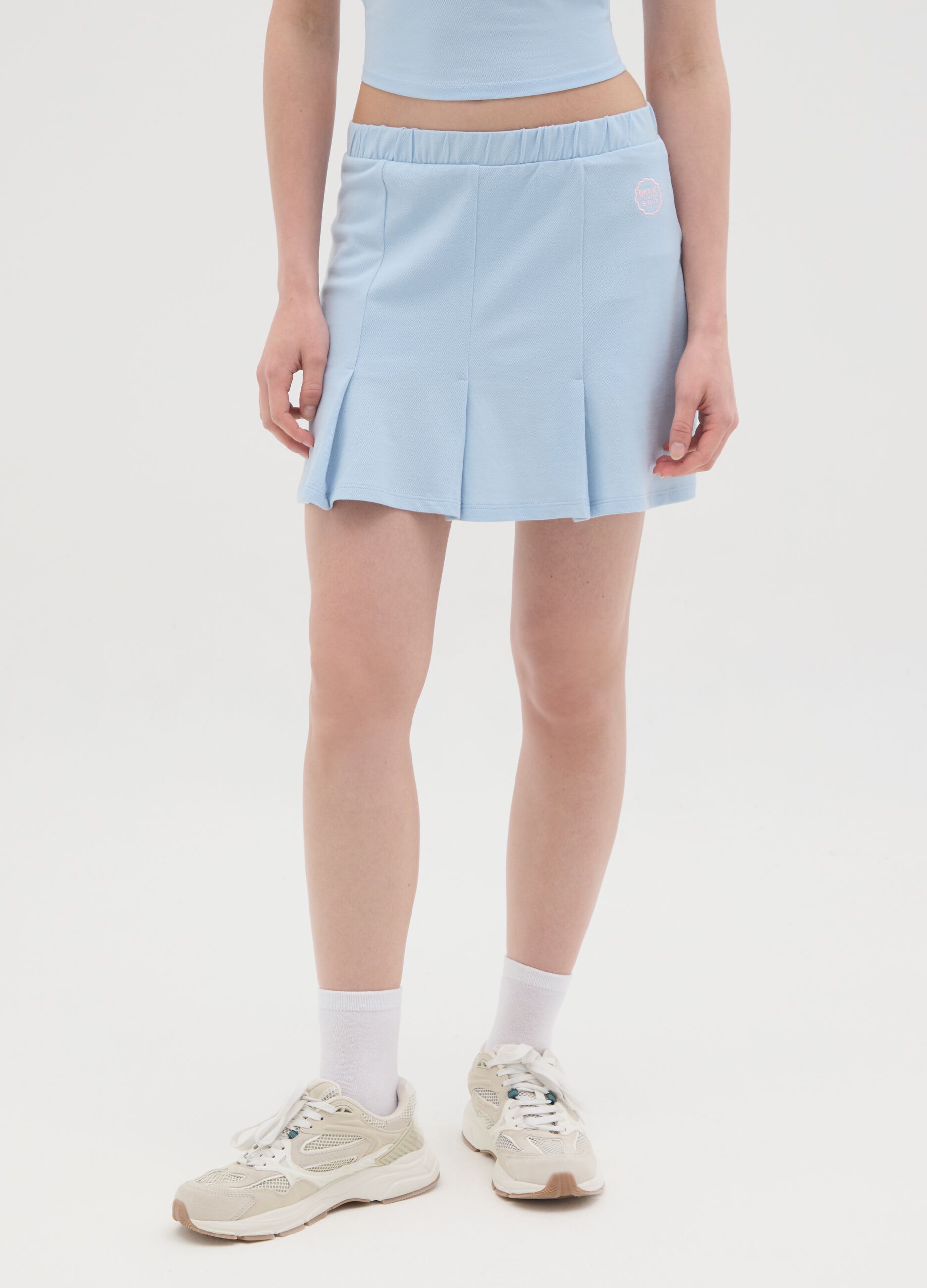 Gonna corta da donna in puro cotone azzurra regular fit con pieghe