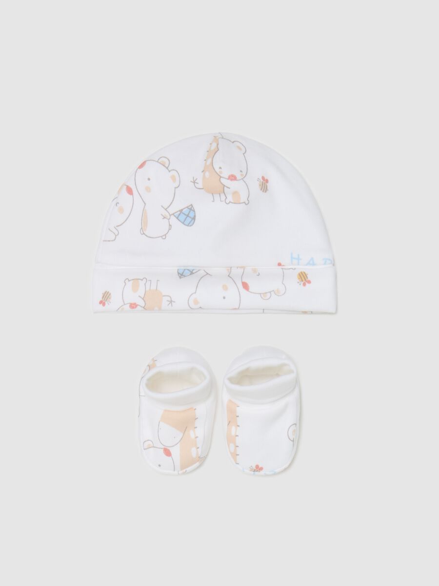 Hat and shoes set with giraffe and teddy bear print_0