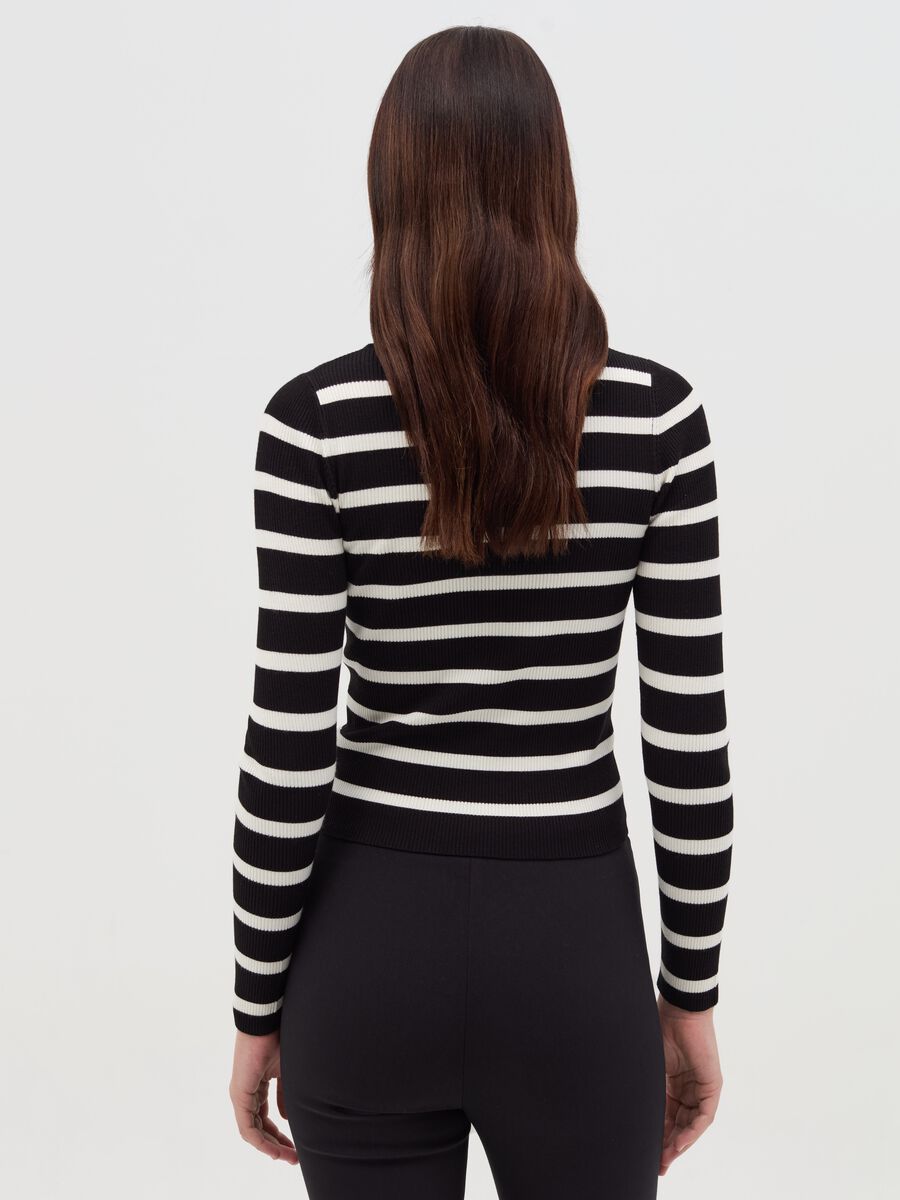 Ribbed top with striped pattern_3
