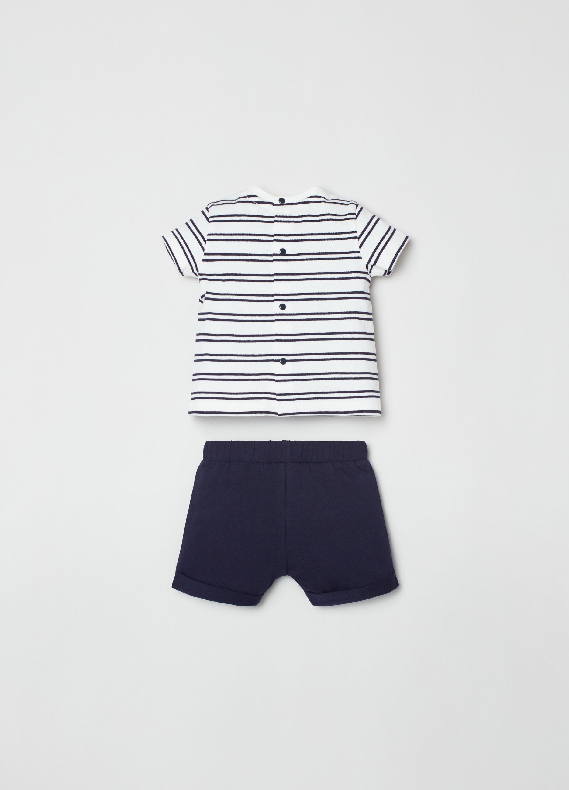 Set t-shirt con stampa a righe e shorts_1