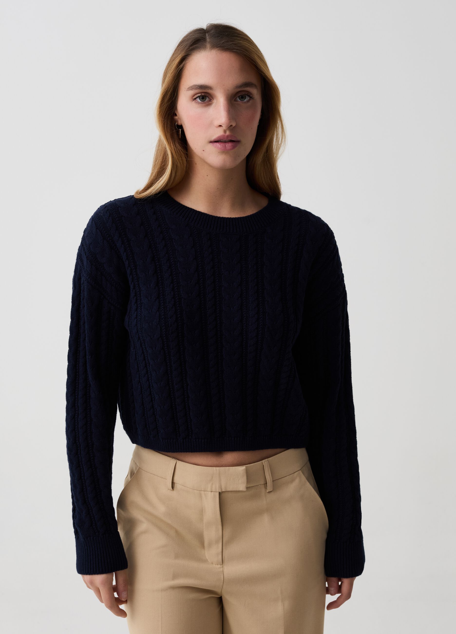 Crop pullover with cable-knit design