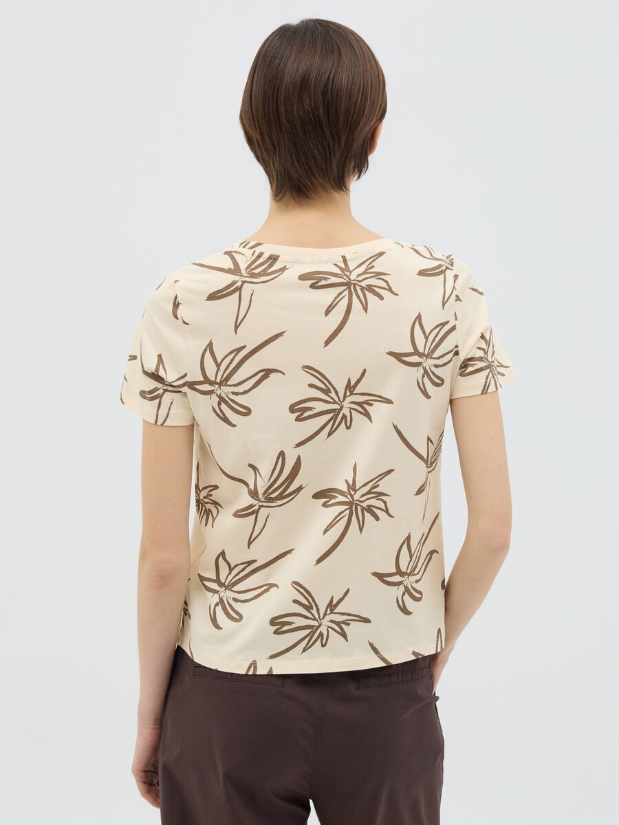 Beige T-shirt with floral print_3
