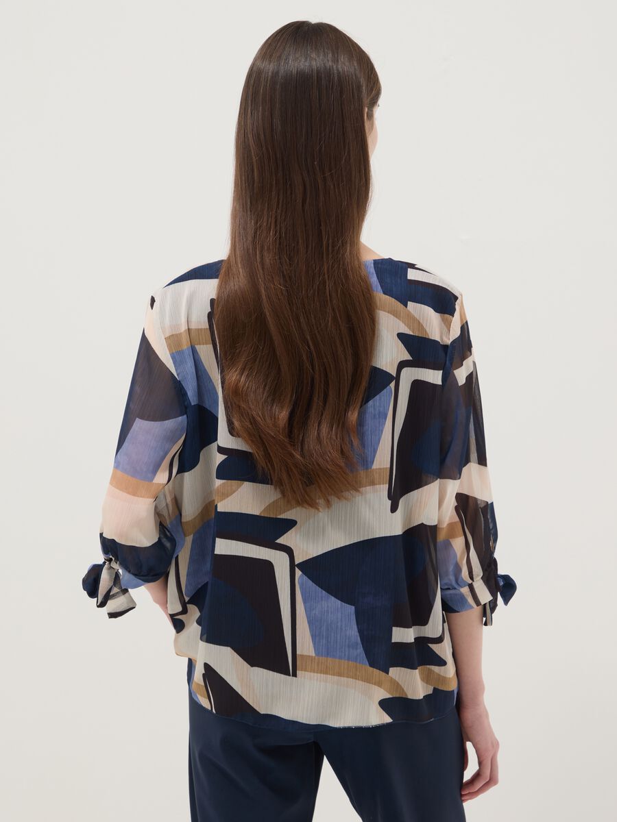 Blusa multicolor con fantasia geometrica regular fit_3