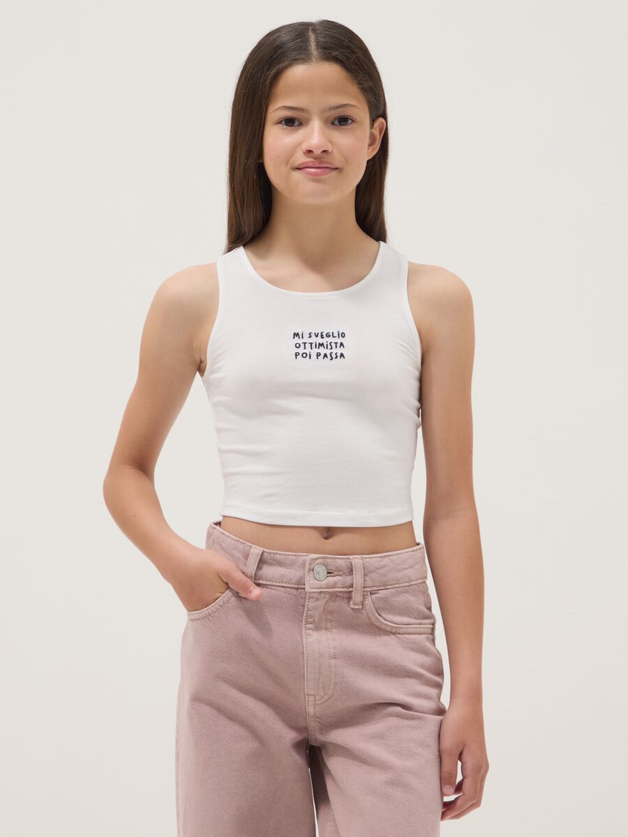 Canotta fitted bianca in cotone elasticizzato da ragazza con ricamo_0
