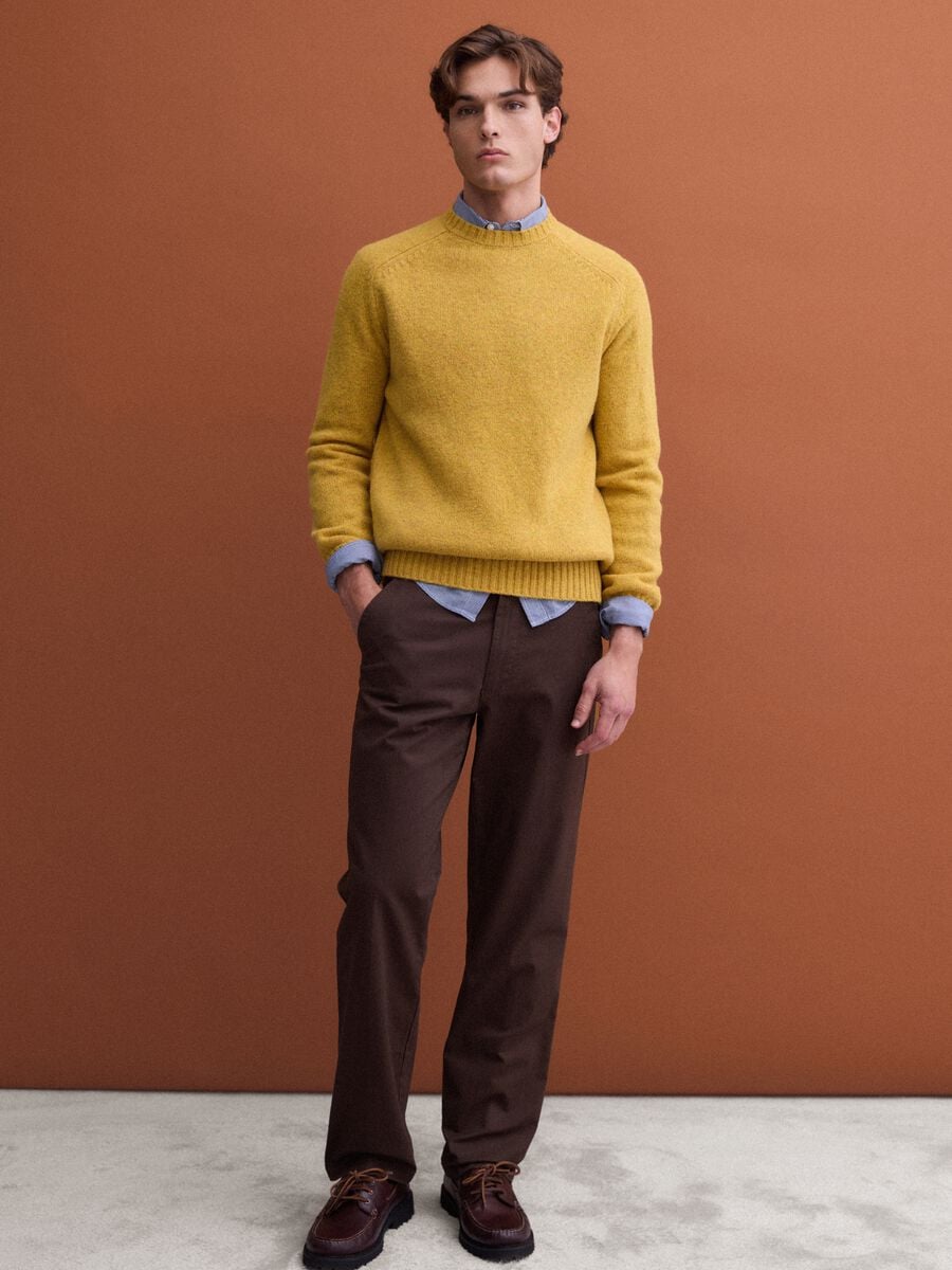 Maglione girocollo giallo in pura lana regular fit_1