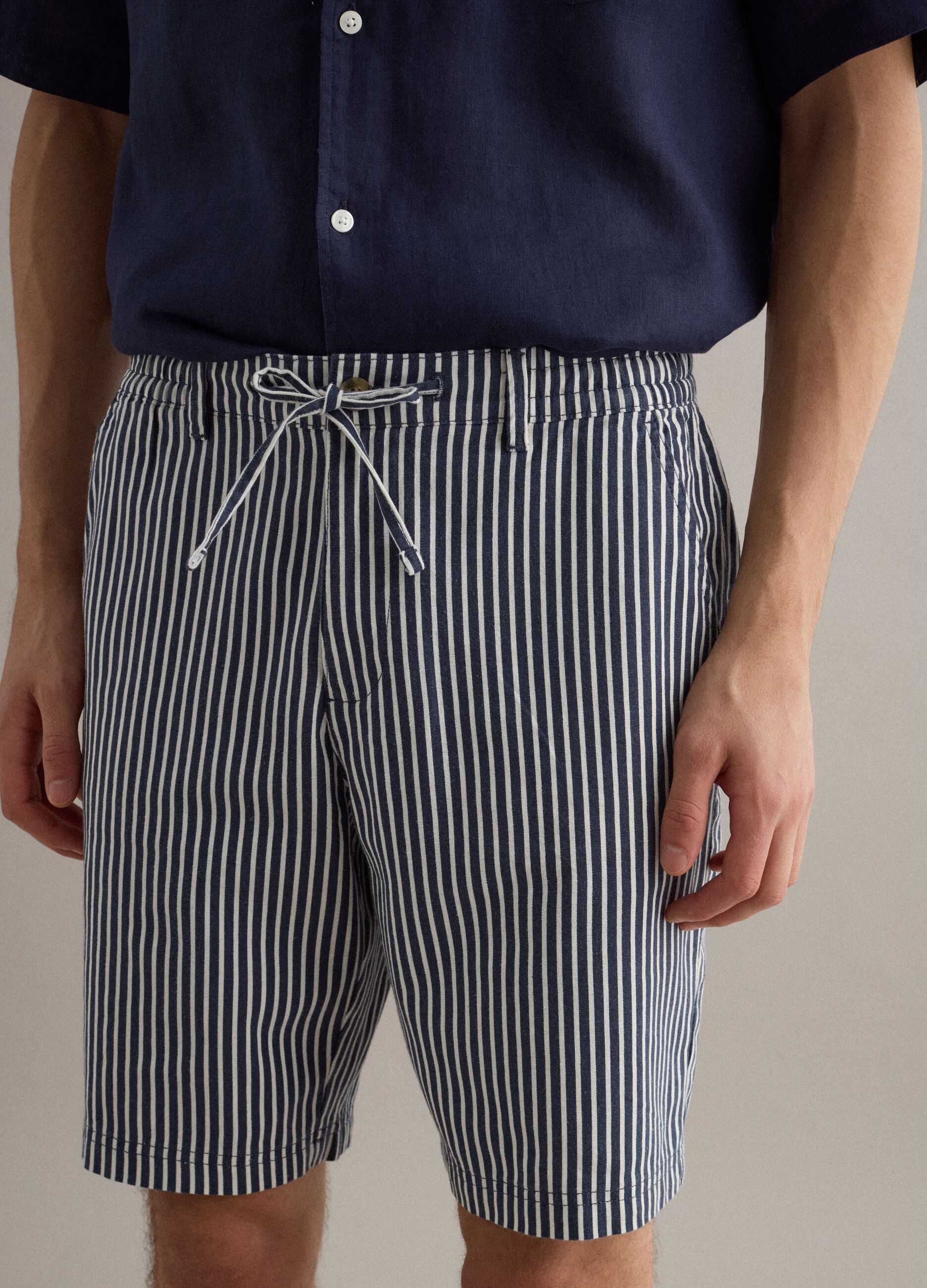 Multicoloured striped regular fit linen-cotton blend shorts