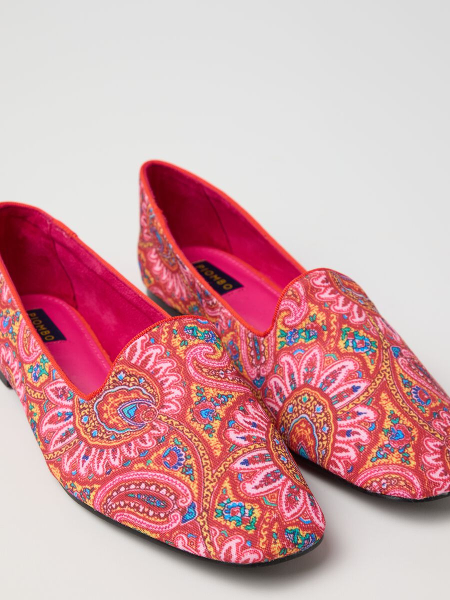 Pink slipper shoes with paisley pattern_2