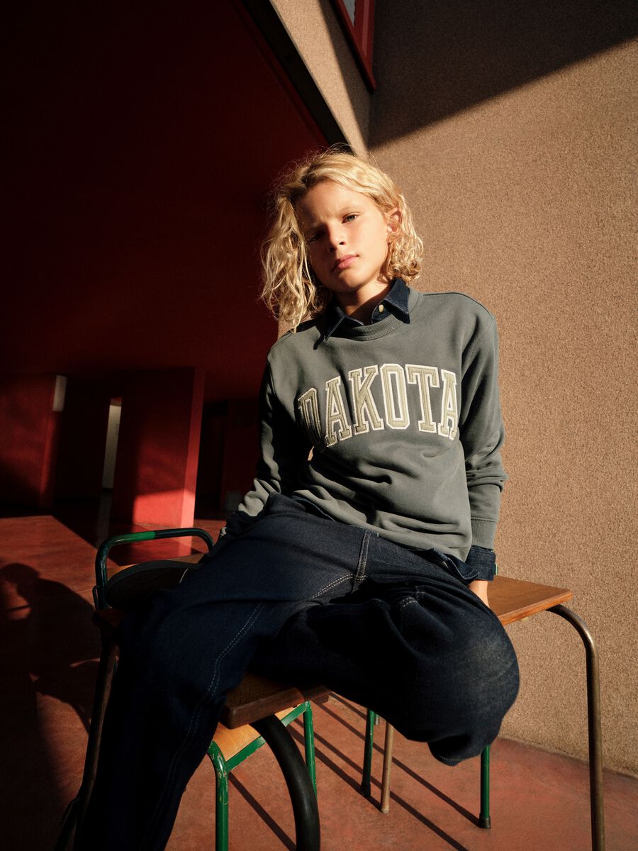 Felpa verde da bambino a girocollo con scritta _0