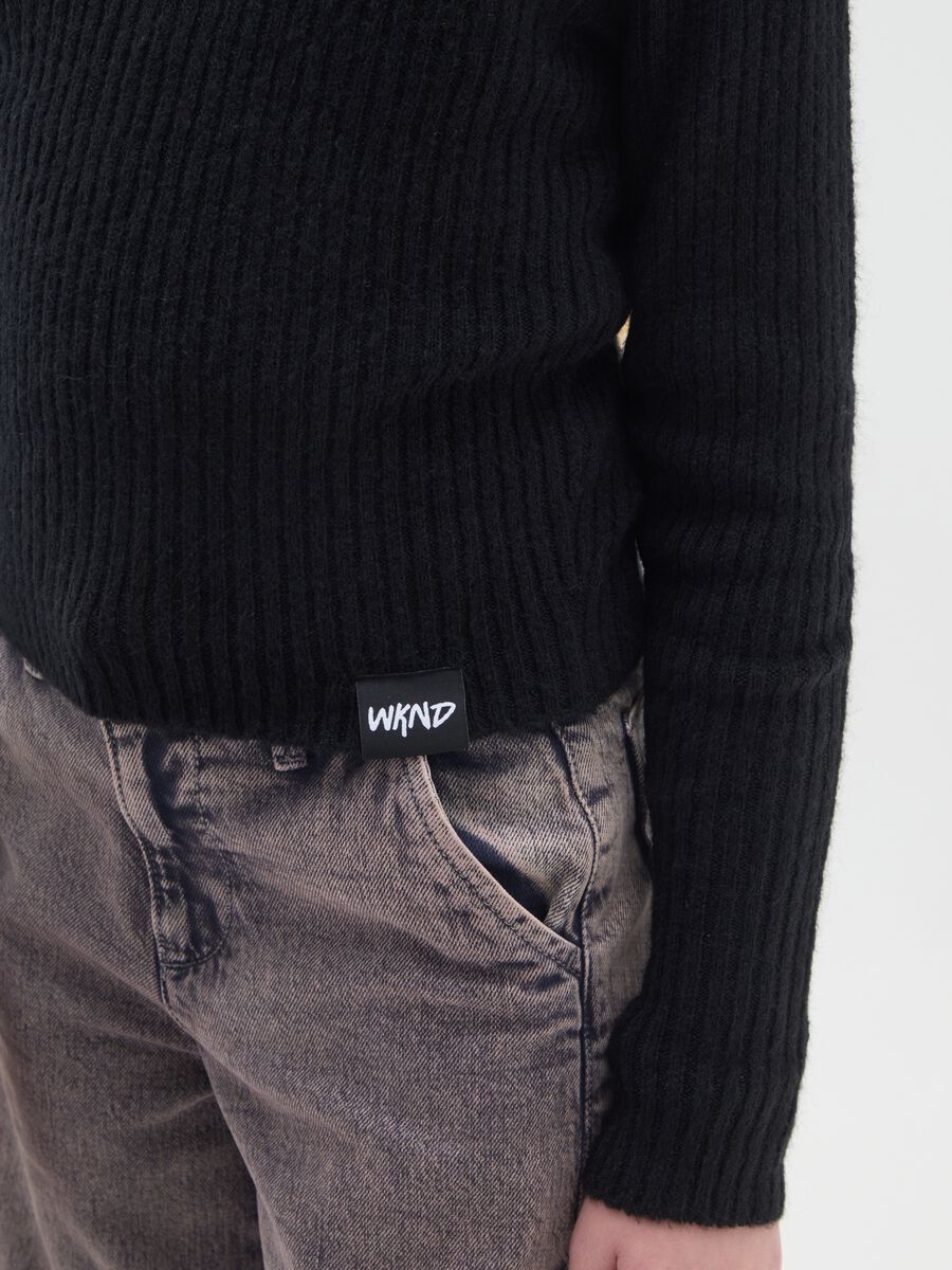 Maglione da ragazze in misto lana nero vestibilità fitted con cappuccio_2