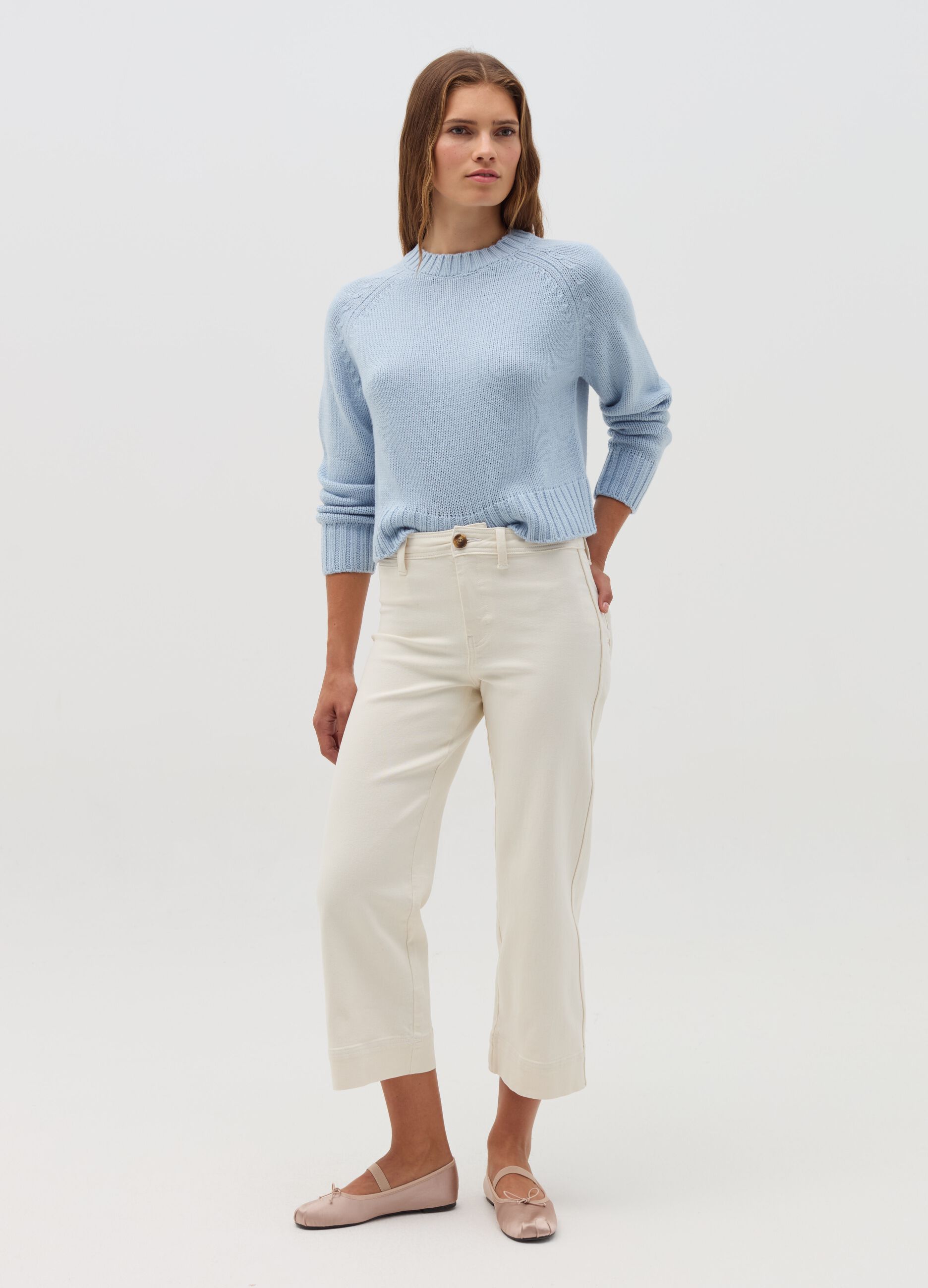 Pullover with raglan sleeves