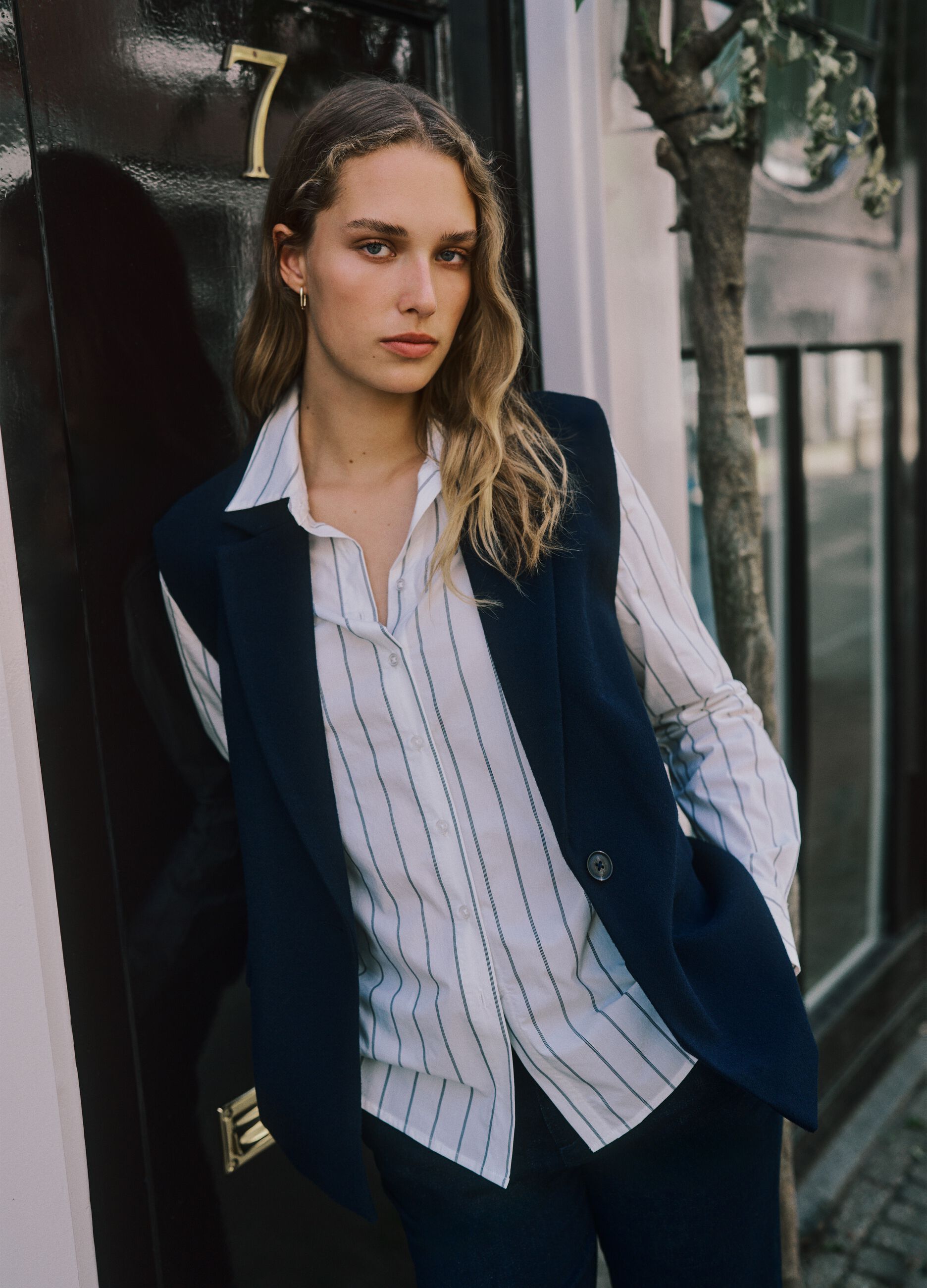 Regular fit blue waistcoat with button