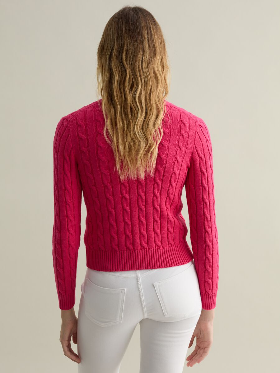 Cable-knit pullover with V neck_2