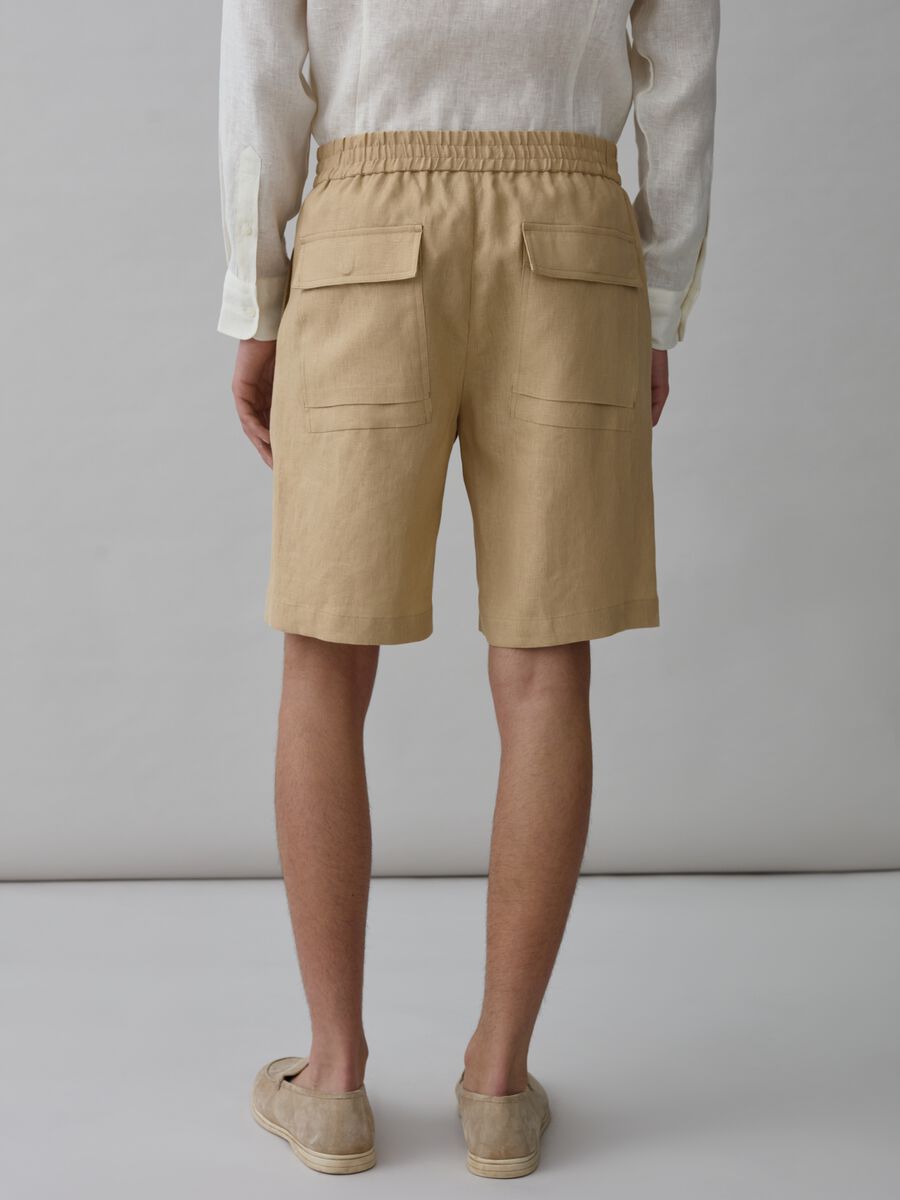 Contemporary Bermuda shorts in linen_1