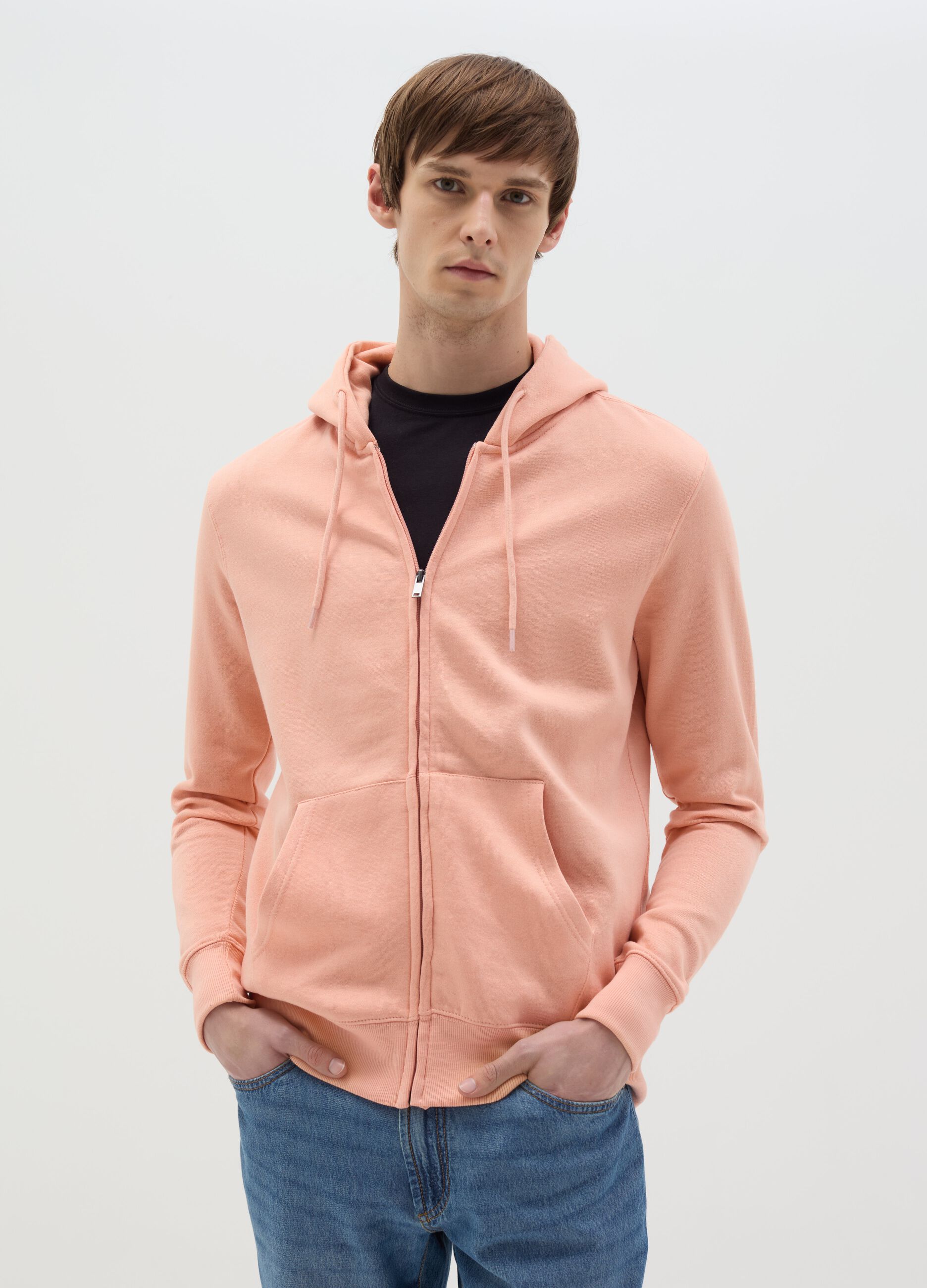 Essential full-zip sweatshirt with hood