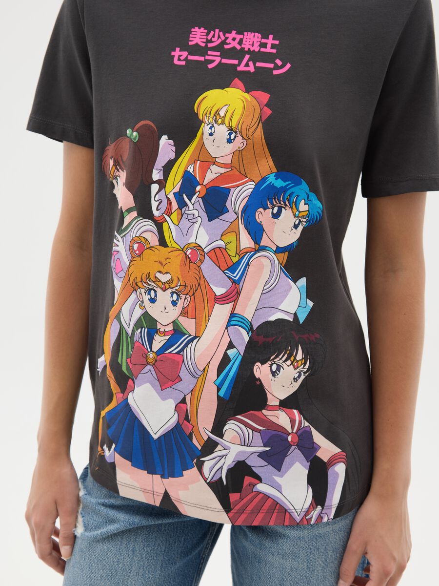 Women's black pure cotton T-shirt regular fit with Sailor Moon print_2