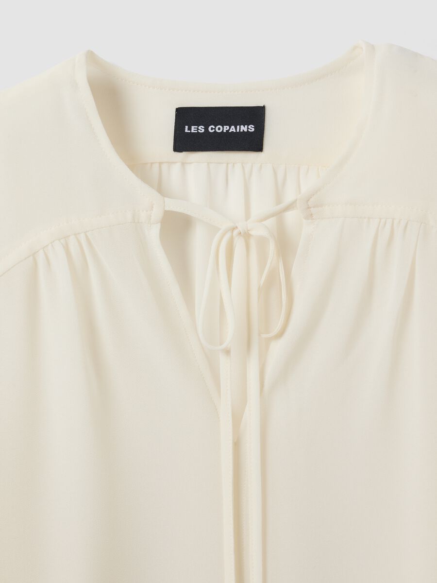 White regular-fit blouse with V-neck and tie detail_1