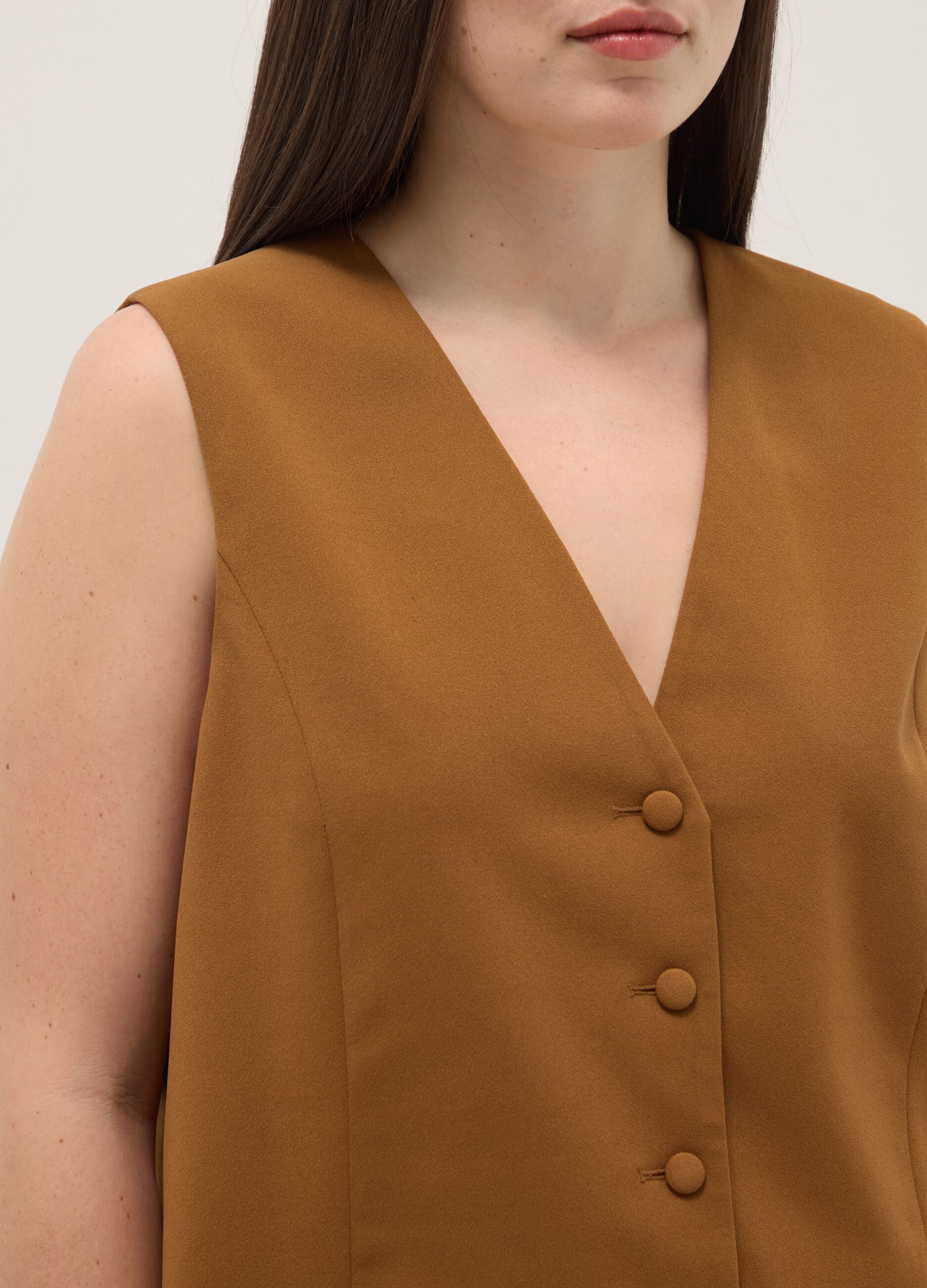 Gilet marrone regular fit con bottoni