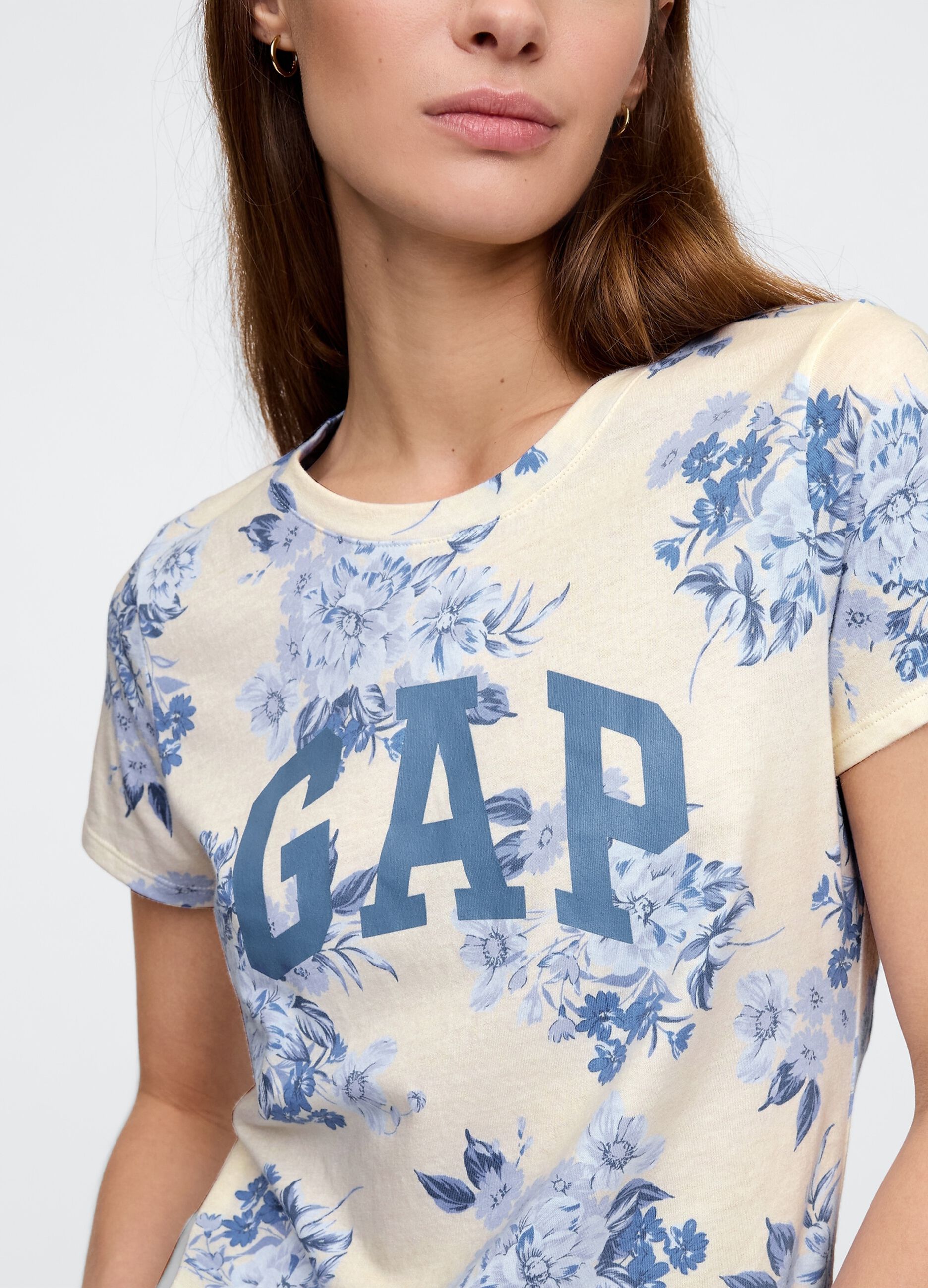 Short-sleeve T-shirt with Gap logo and floral print