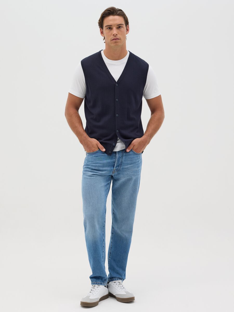 Gilet with V neck and buttons_1