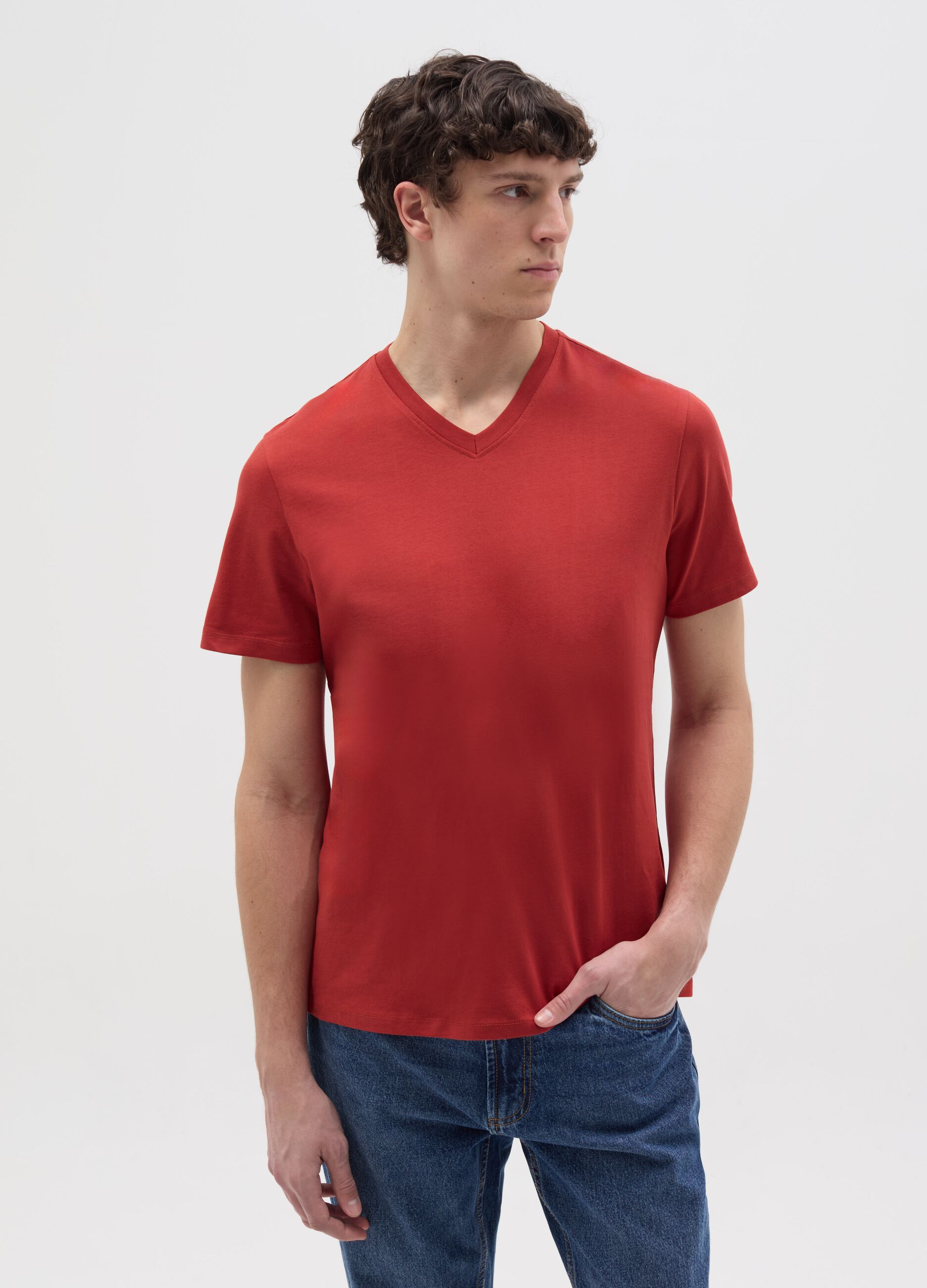 T-shirt in cotone bio con scollo a V 
