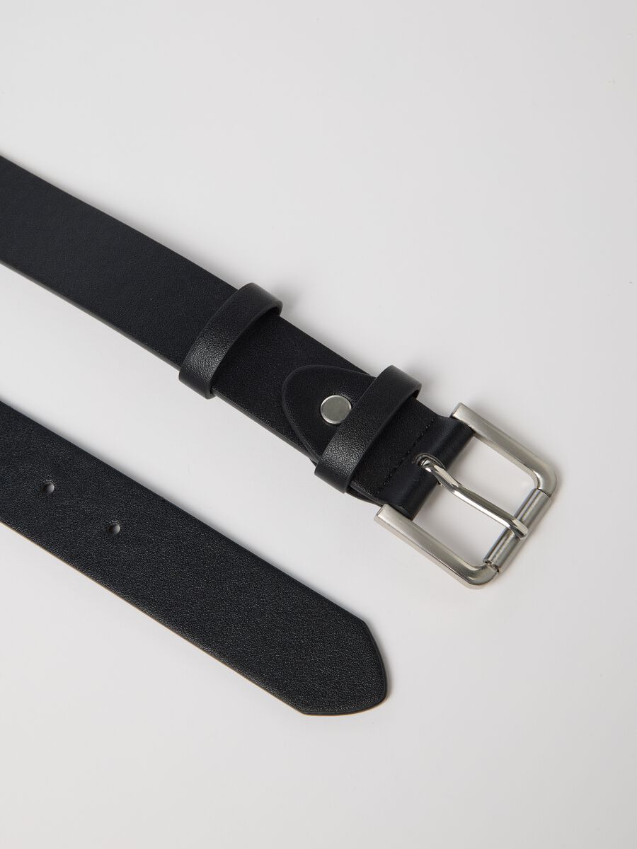 Black belt with rounded metal buckle_1
