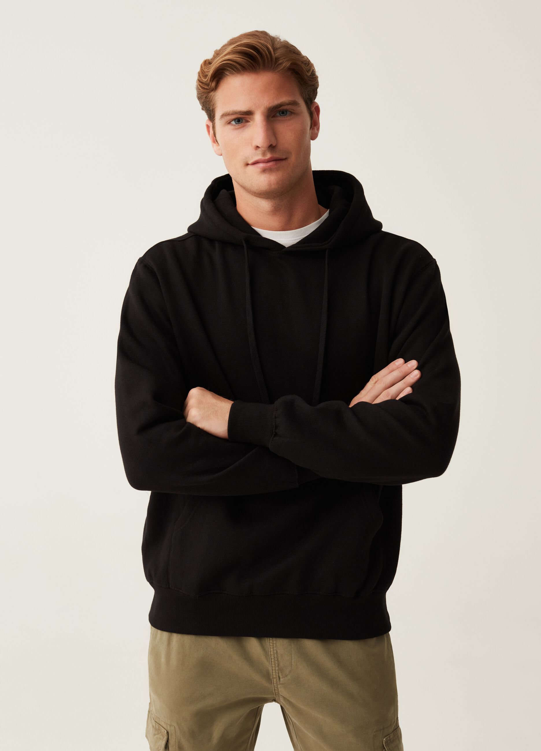 Felpa regular fit con cappuccio