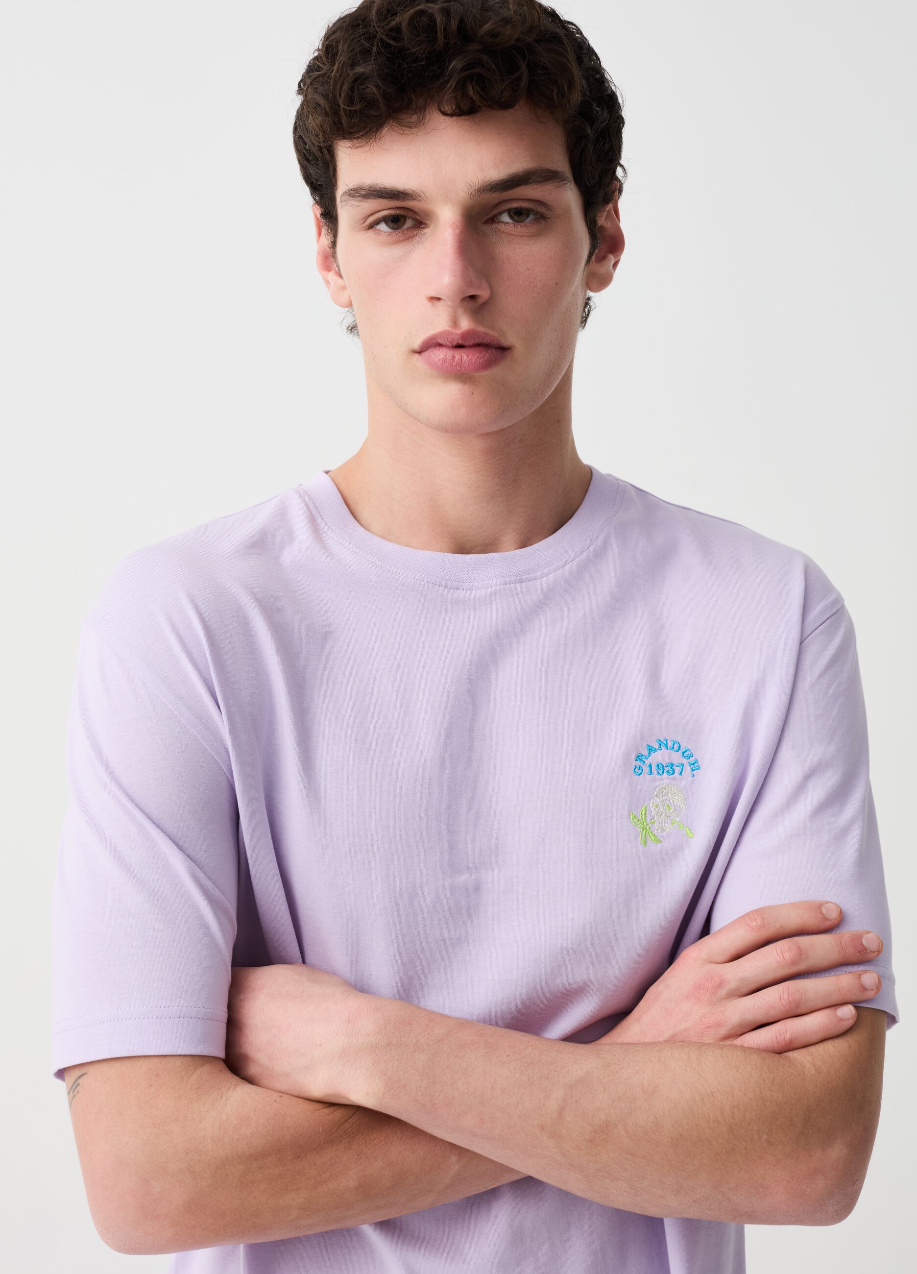 T-shirt con stampa logo e hibiscus