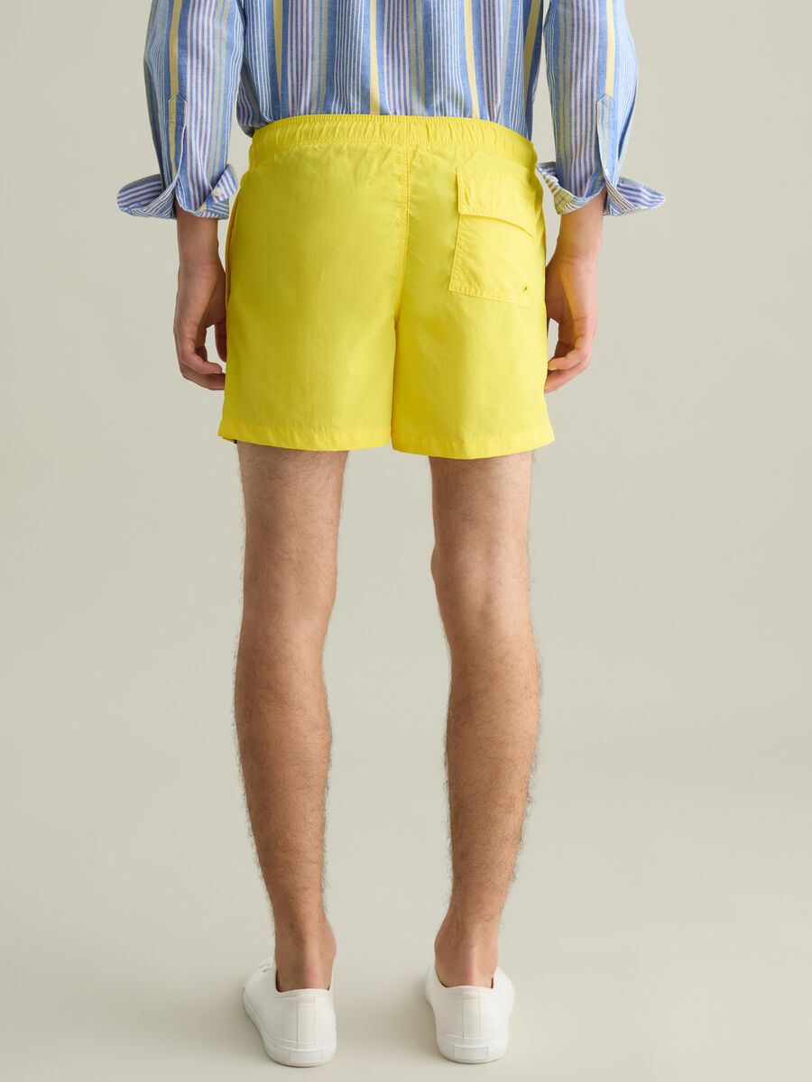 Men’s regular-fit swim boxers in yellow blend with elastic waist_2