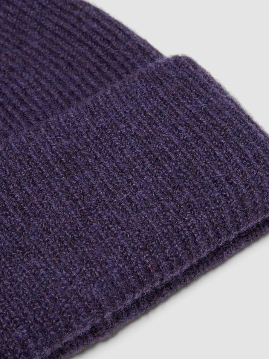 Berretto viola lilla in tessuto elasticizzato a coste_1