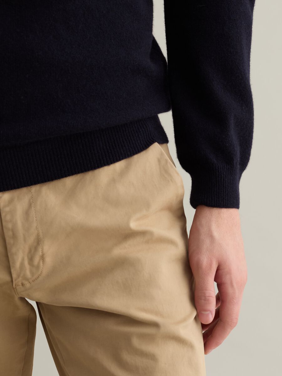 Lambswool pullover with high neck_2