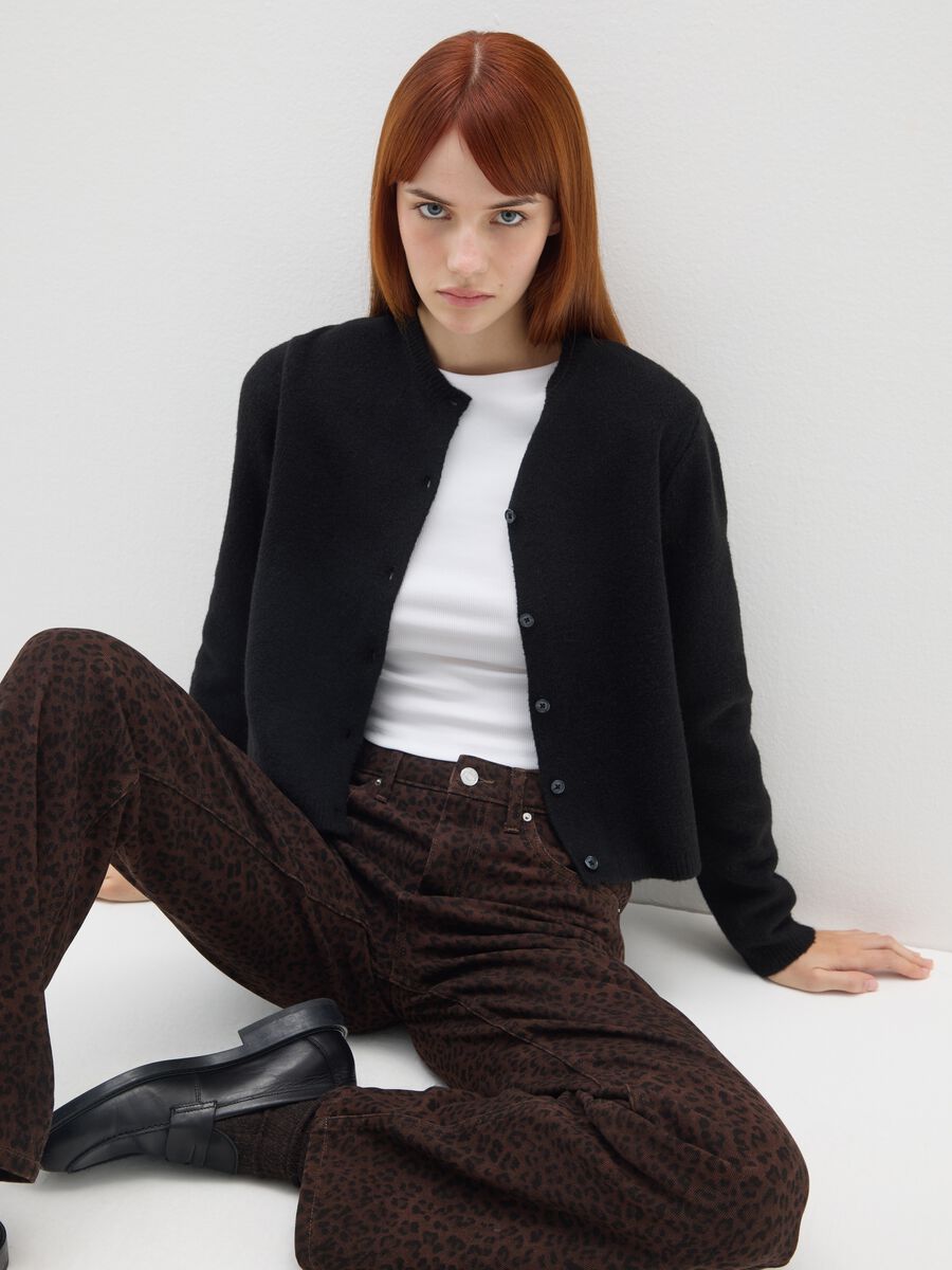 Cardigan nero regular fit con bottoni_1