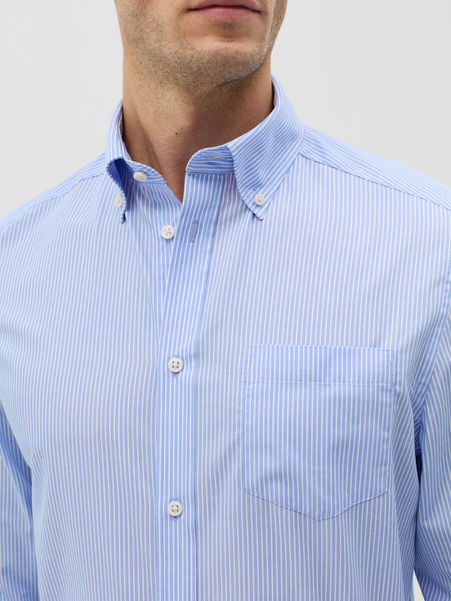Regular-fit easy-iron shirt with thin stripes_1