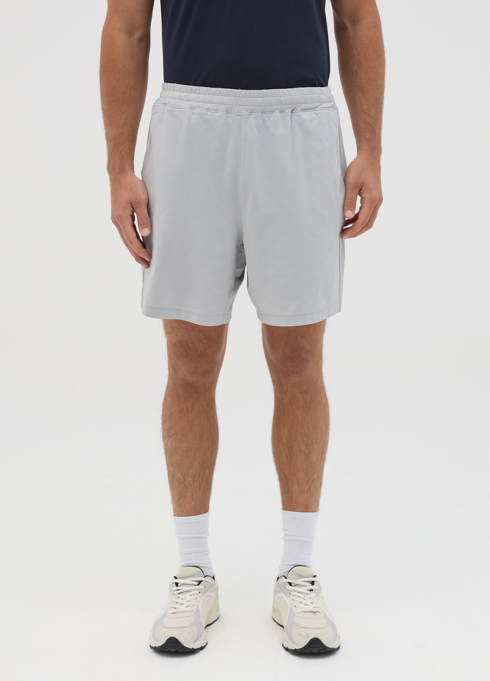 Grey Bermuda joggers in stretch fabric