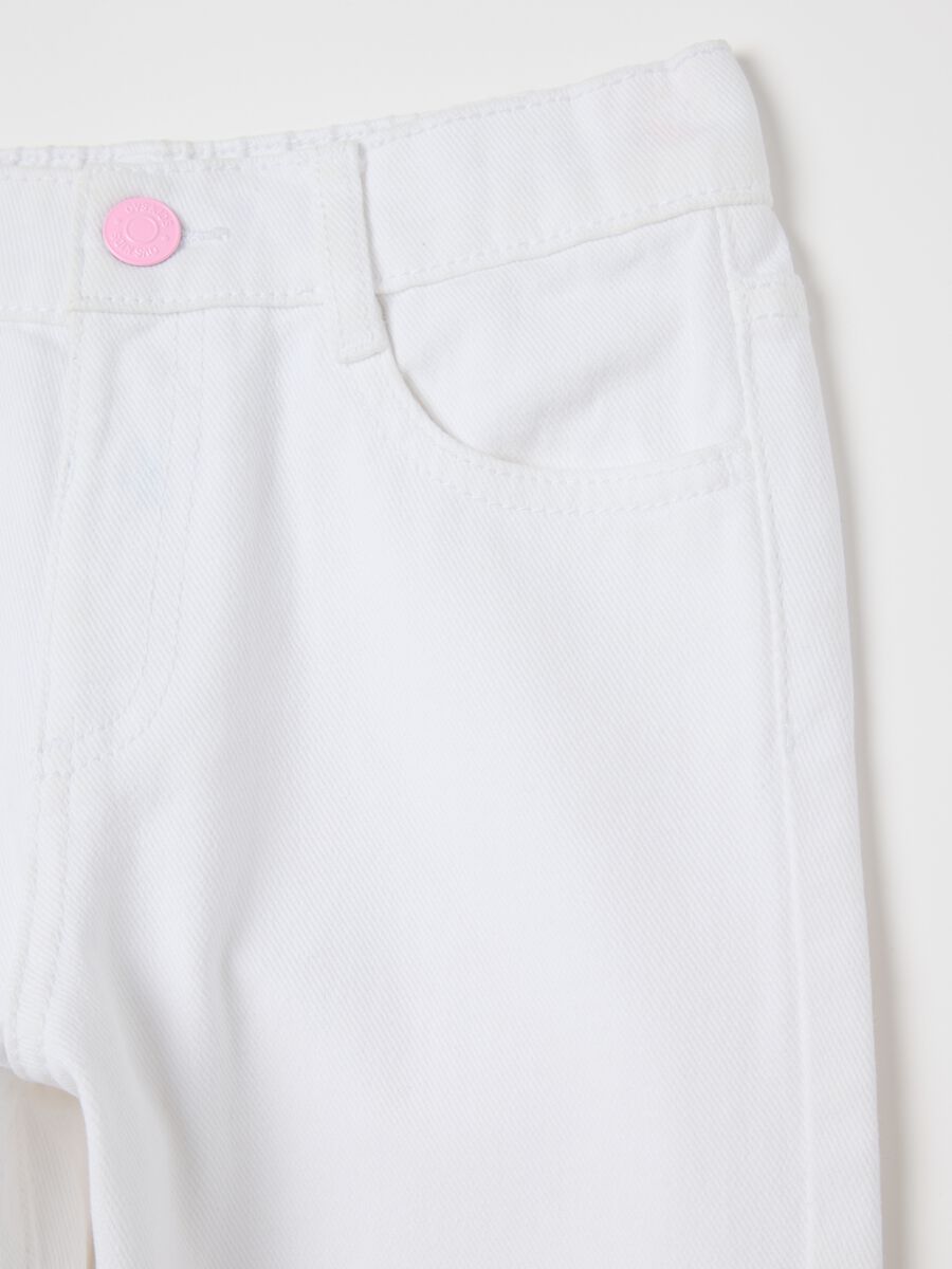 White trousers in drill with stars embroidery_2
