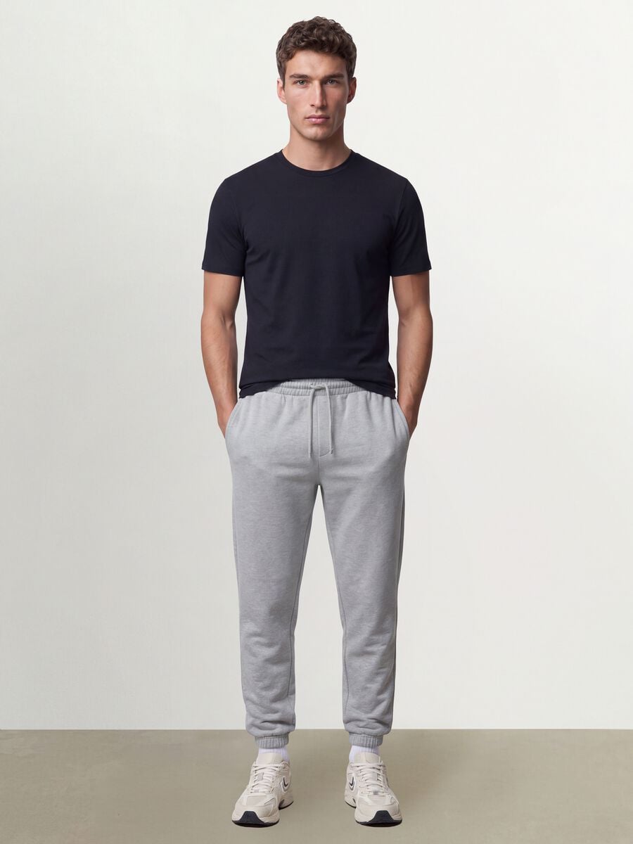 T-shirt nera in cotone organico a maniche corte slim fit_1