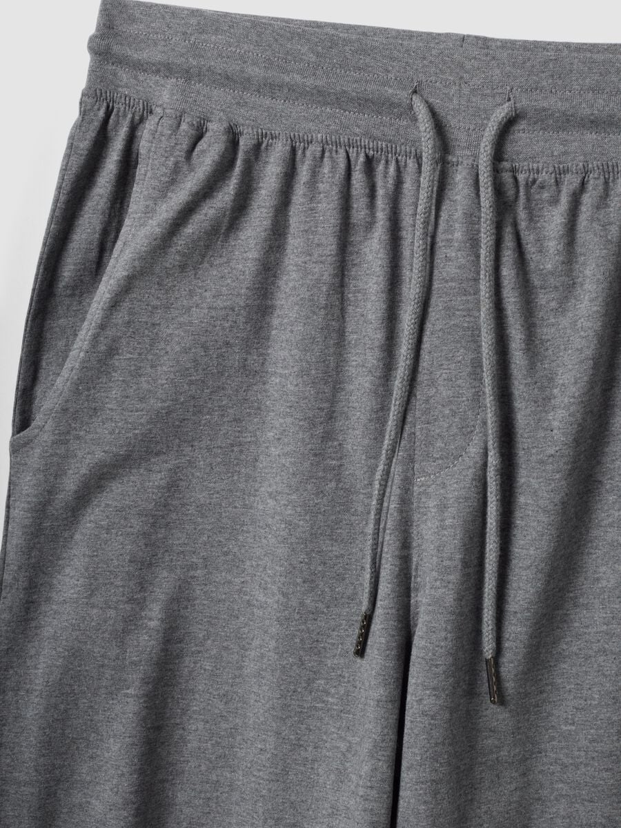 Pantaloncini pigiama grigi in cotone organico_6