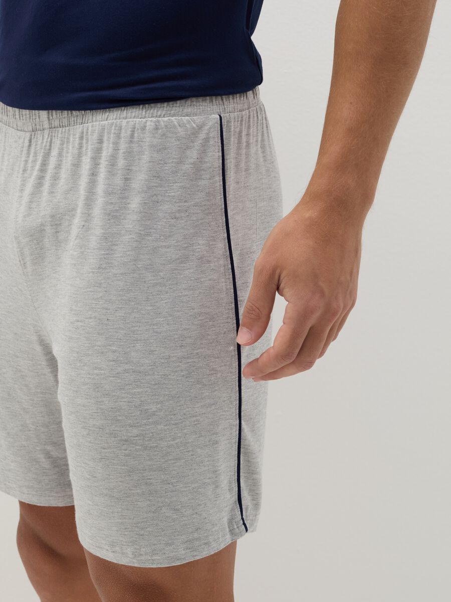 Short pyjamas with contrasting piping_3