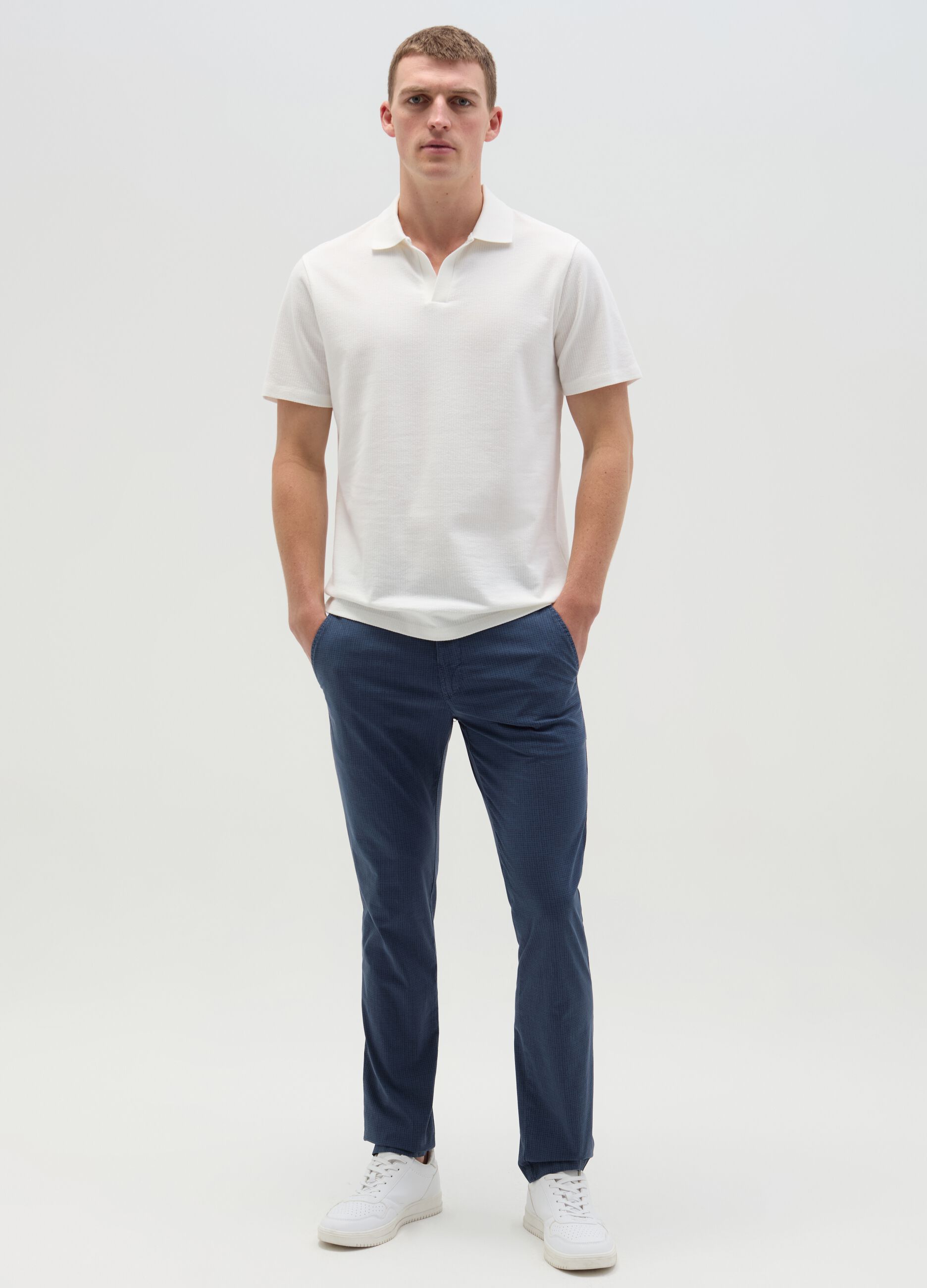 Pantalone chino slim fit in seersucker