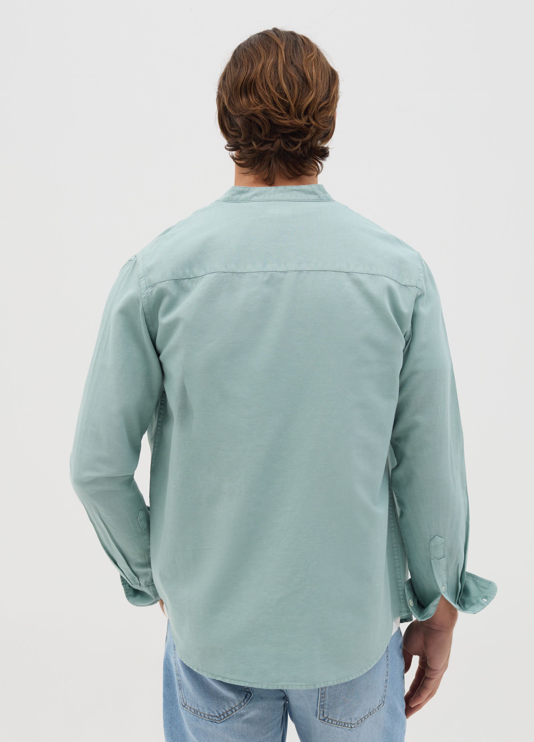 Light blue shirt in cotton and linen with Mandarin collar