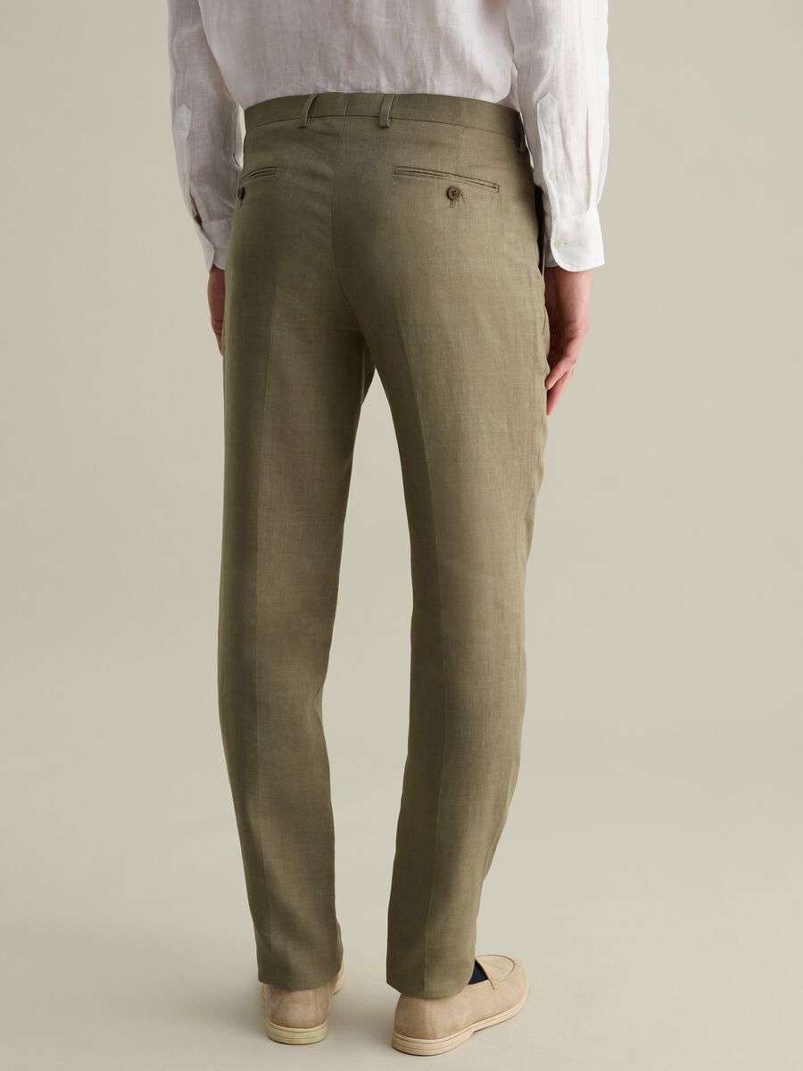 Contemporary slim-fit trousers in linen_2
